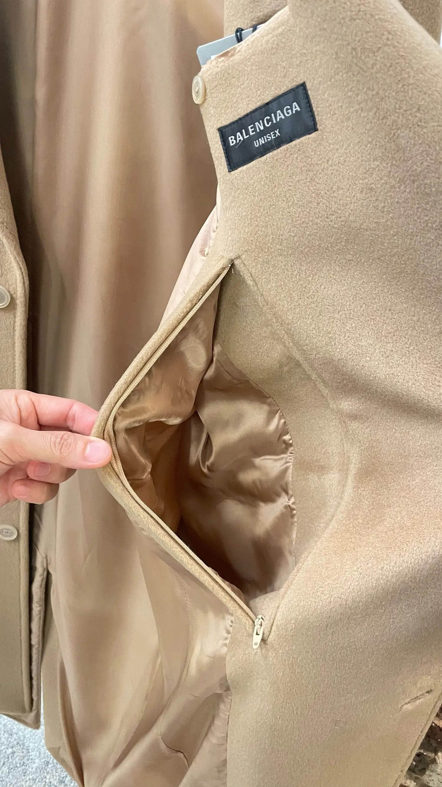 Balenciaga o1w1db10425 Skater Tailored Coat in Praline Beige Size US M / EU 48-50 / 2 - 4 Thumbnail
