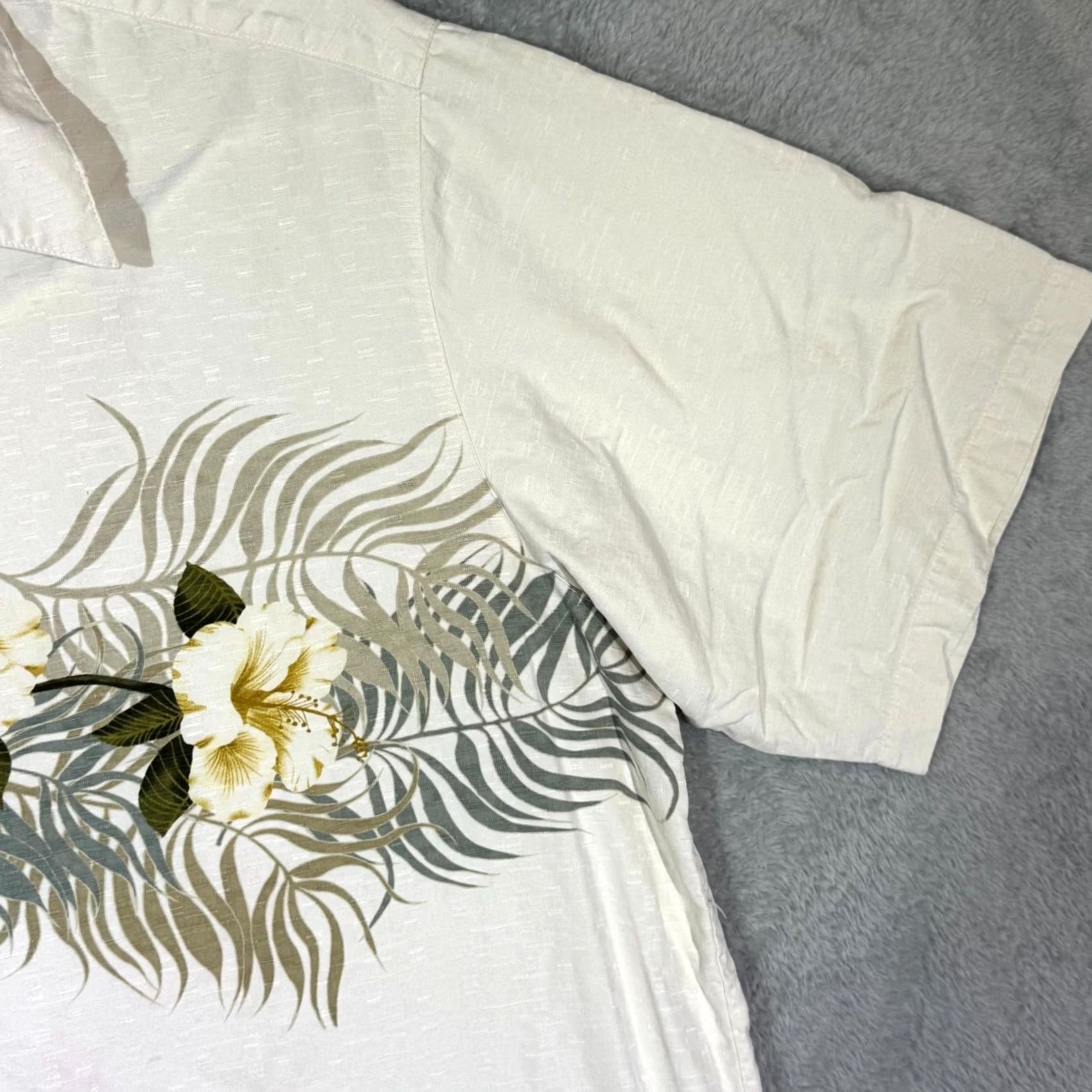 Vintage Caribbean Shirt XLT Button-Up Shirt Men Floral Cream Silk Cotton Short Sleeve Tropical Hawaiian Shirt Size US XL / EU 56 / 4 - 5 Thumbnail