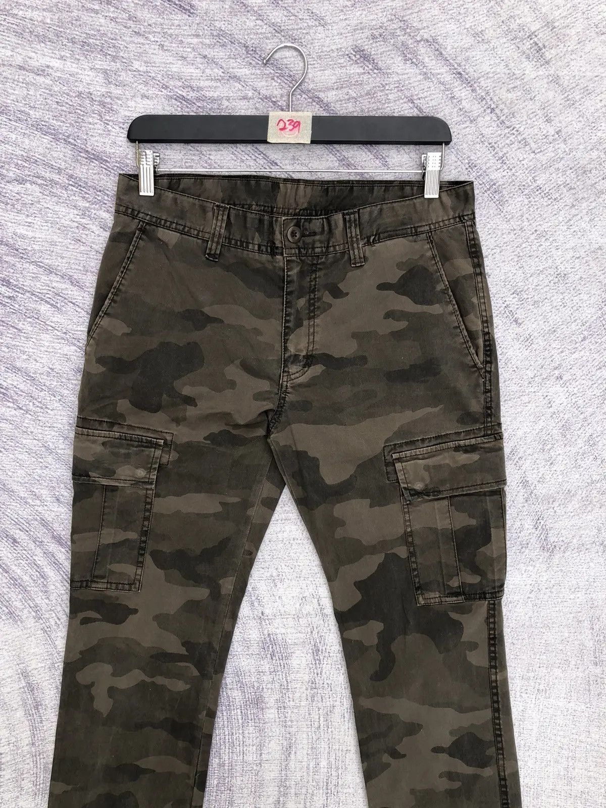 Japanese Brand Cargo Pants Uniqlo X Camo Multipocket Tactical W31 Size US 31 - 2 Thumbnail