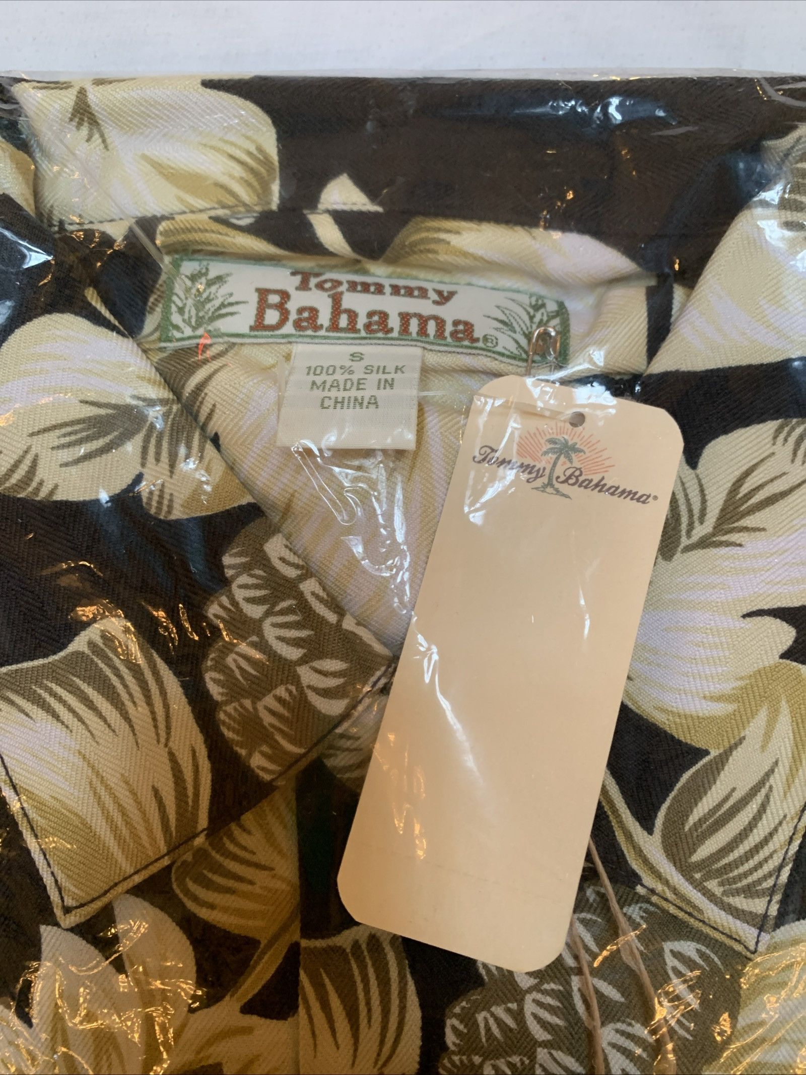 Tommy Bahama 90s Brand new with Tags Hawaiian Shirt Tommy Bahama Size US S / EU 44-46 / 1 - 3 Thumbnail