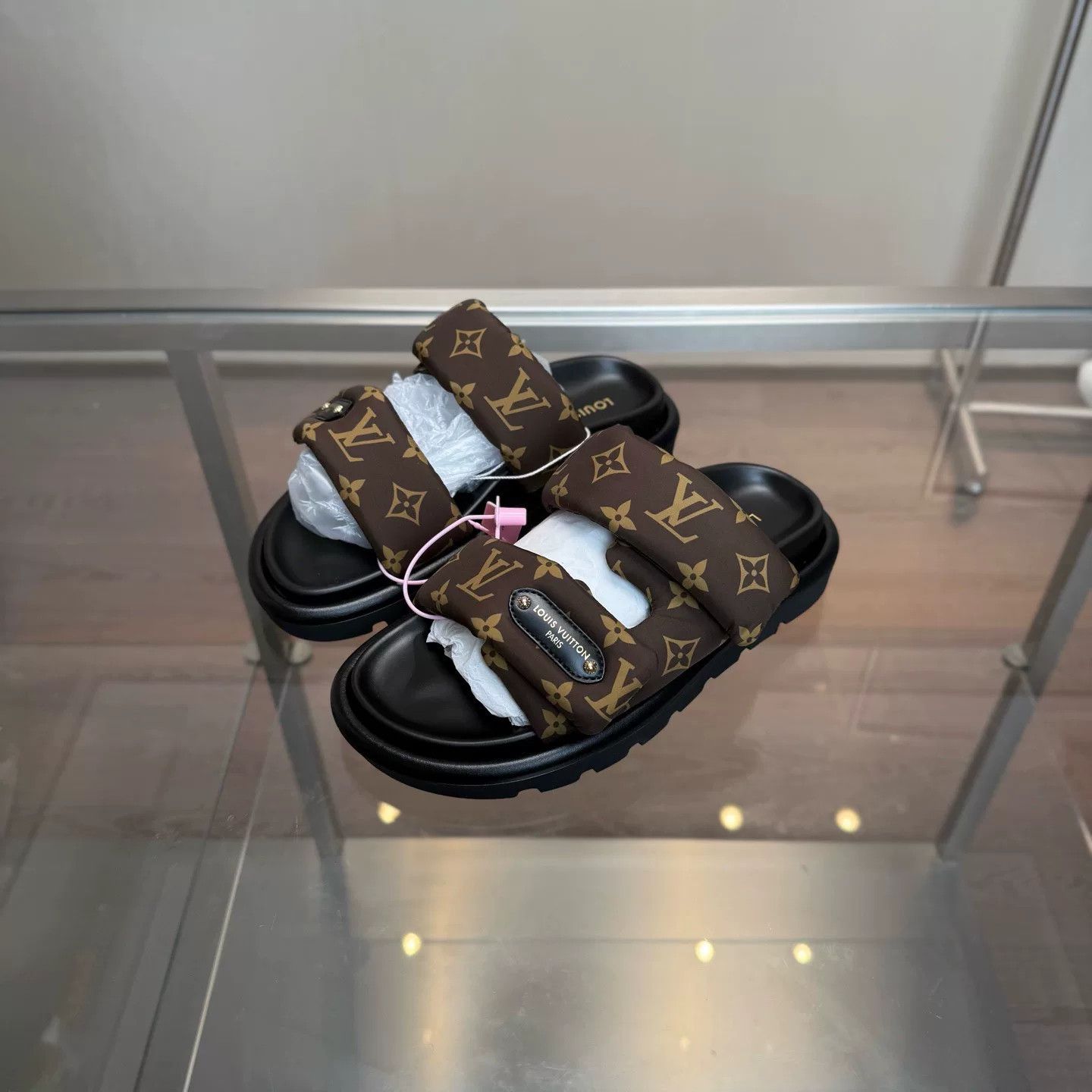 Louis Vuitton Louis Vuitton Sandals 25 Women Size US 8 / IT 38 - 1 Thumbnail