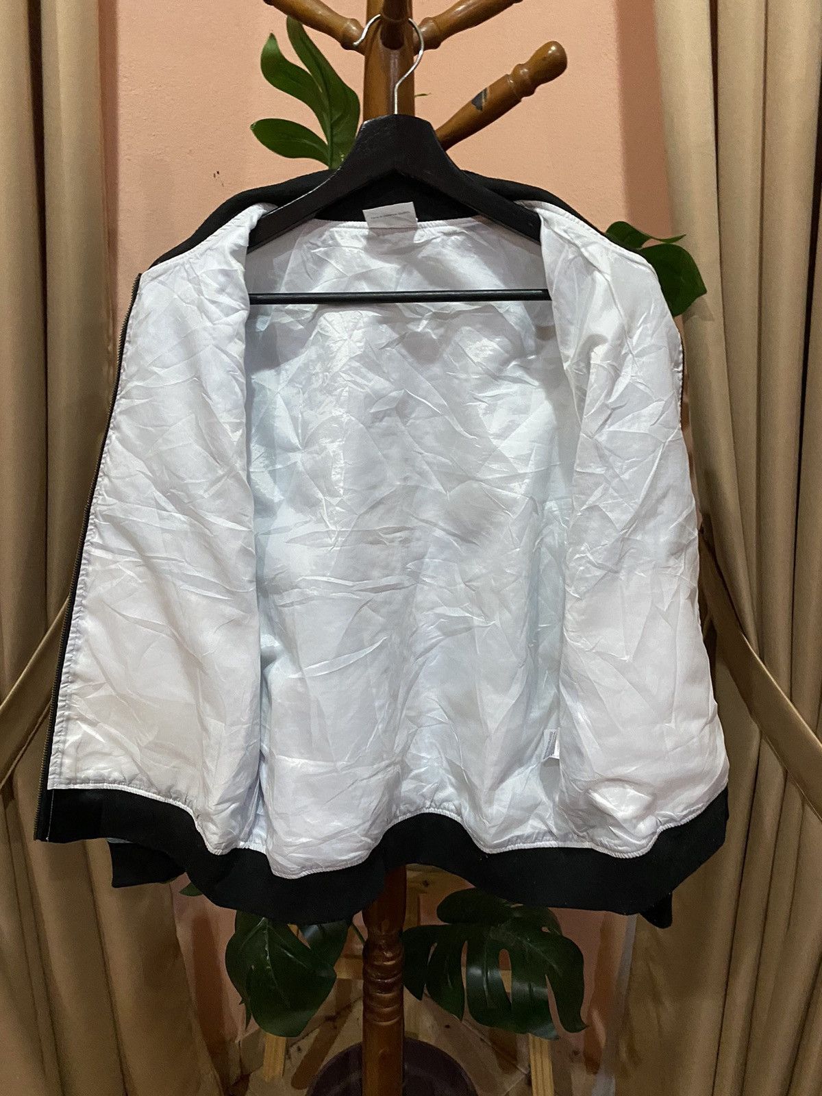 Universal Studios Universal Studios x Capcom Monster Hunter Jacket Ice Dragon Size US M / EU 48-50 / 2 - 7 Thumbnail