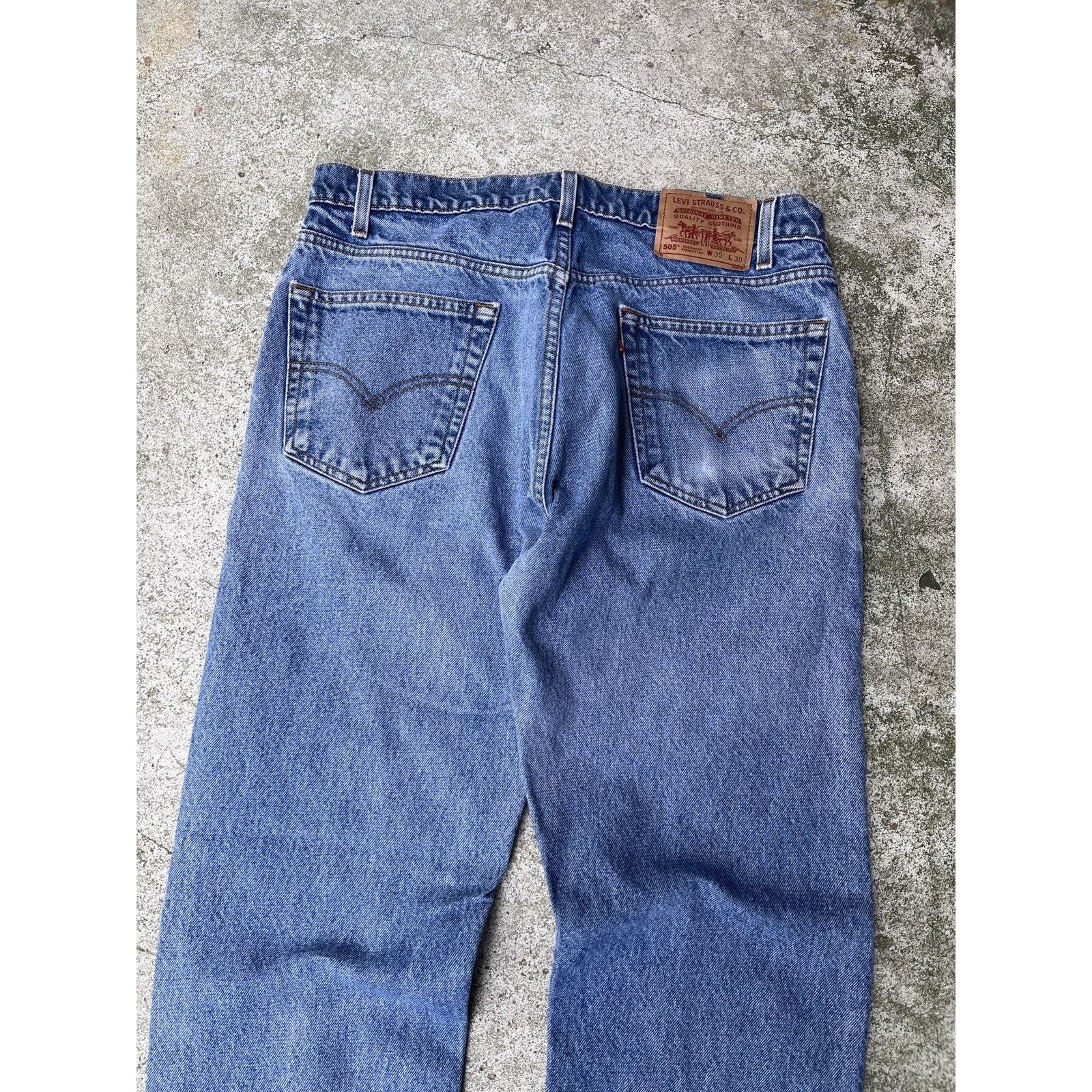 Levi's VINTAGE 90s LEVIS 505 LIGHT WASH STRAIGHT LEG DENIM JEANS Size US 35 - 4 Thumbnail