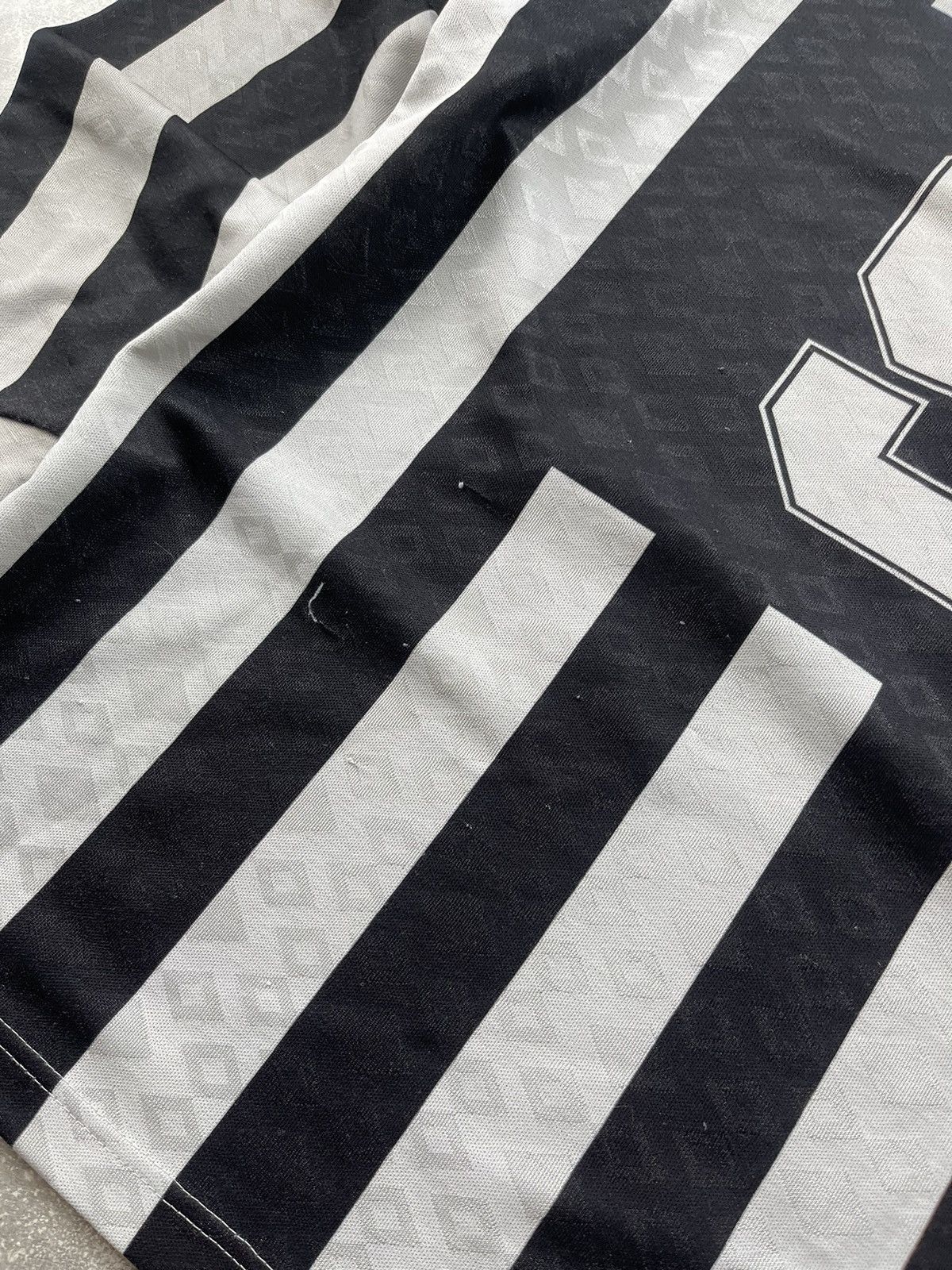 Vintage Vintage Juventus UPIM Long Sleeve Jersey 80s/90s Style Size US M / EU 48-50 / 2 - 11 Thumbnail
