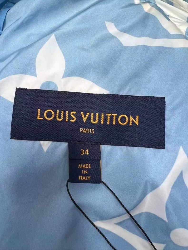 Louis Vuitton Louis Vuitton size 34 Gradient presbyopia full LOGO assault Size US M / EU 48-50 / 2 - 4 Thumbnail