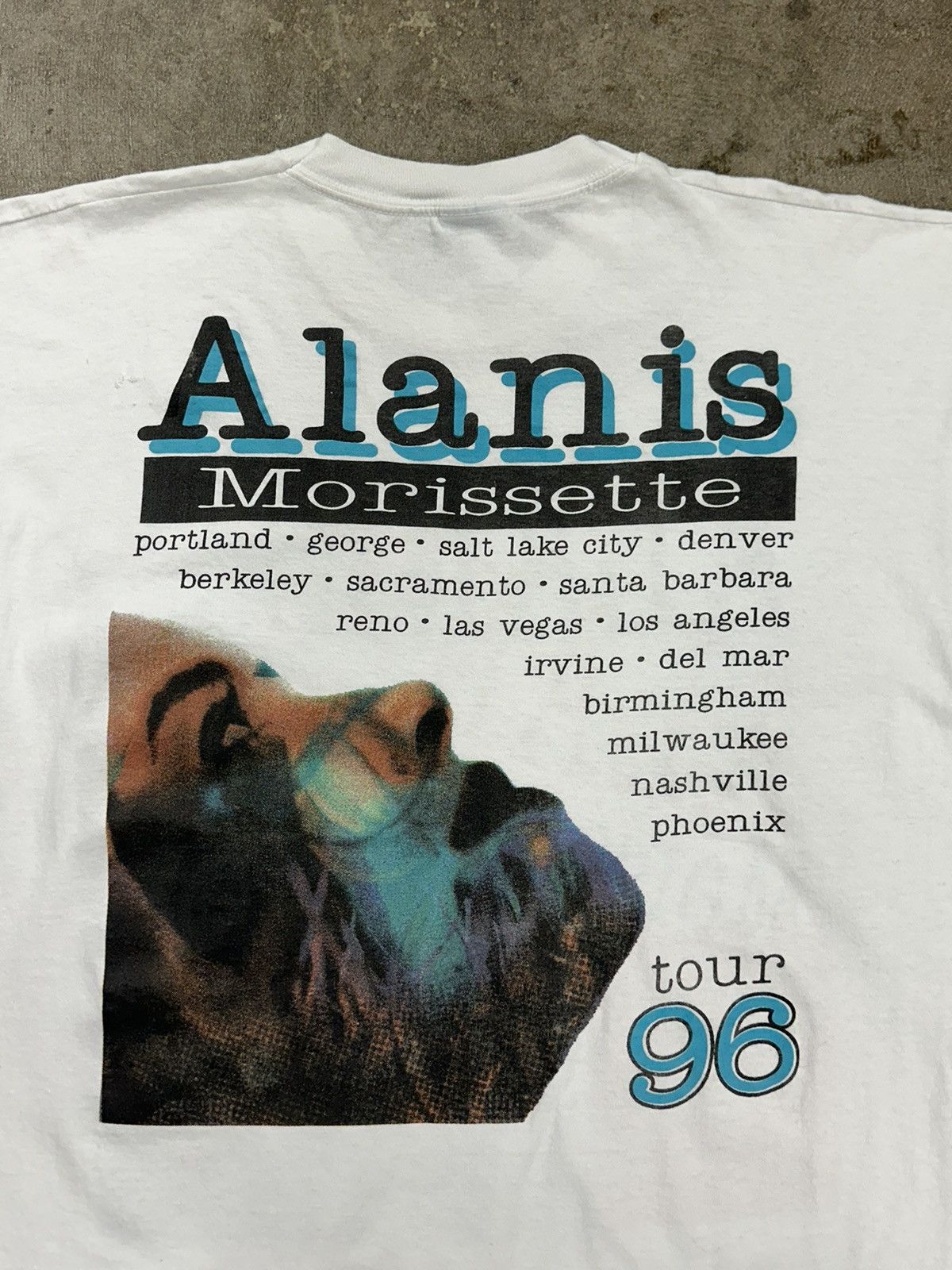 Vintage Vintage 90s Alanis Morissette Jagged Little Pill 96 T-Shirt Size US L / EU 52-54 / 3 - 6 Thumbnail