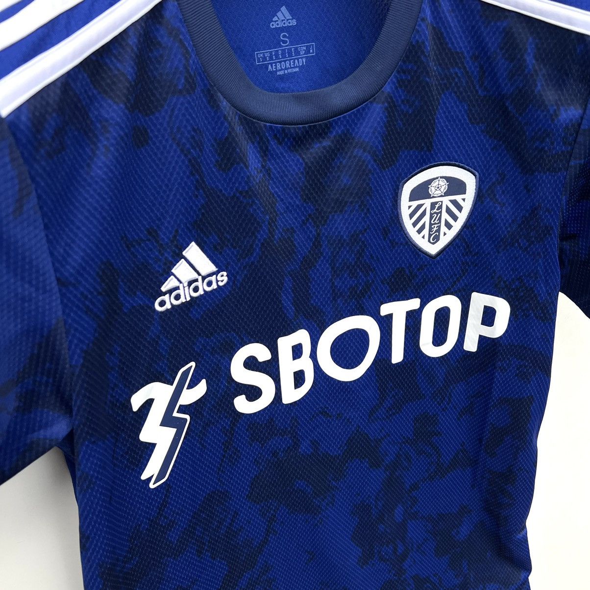 Adidas LEEDS UNITED 2021 2022 JERSEY Phillips 23 Size US S / EU 44-46 / 1 - 4 Thumbnail