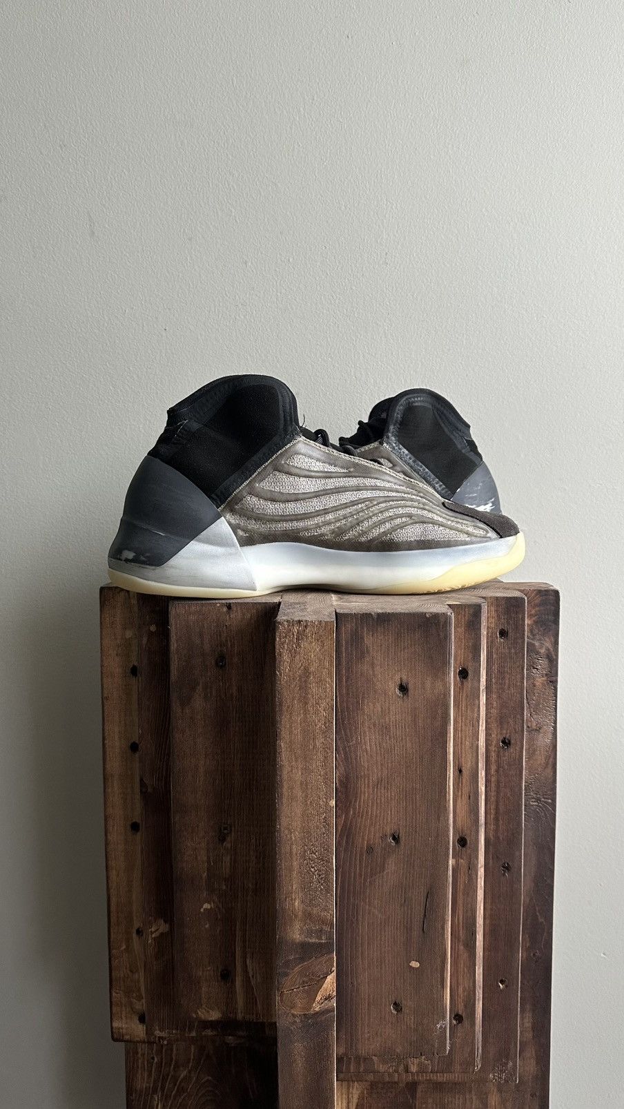 Adidas Adidas YZY QNTM “Barium” Size US 12.5 / EU 45-46 - 7 Thumbnail