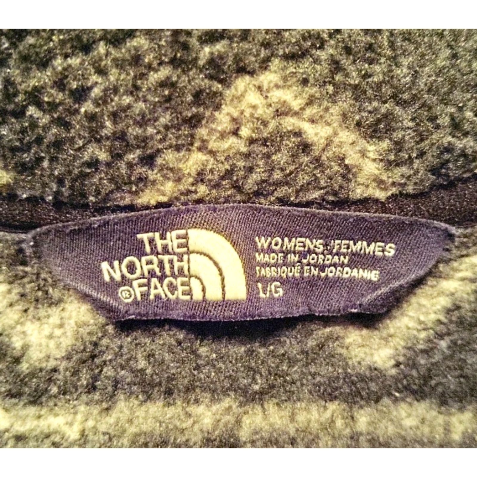 The North Face VINTAGE The North Face Woman's 1/4 Zip Aztec Print Gray Black Fleece Small Shirt Women L Black Aztec 1/4 Zip Pullover Vintage The North Face Women Size L / US 10 / IT 46 - 3 Thumbnail