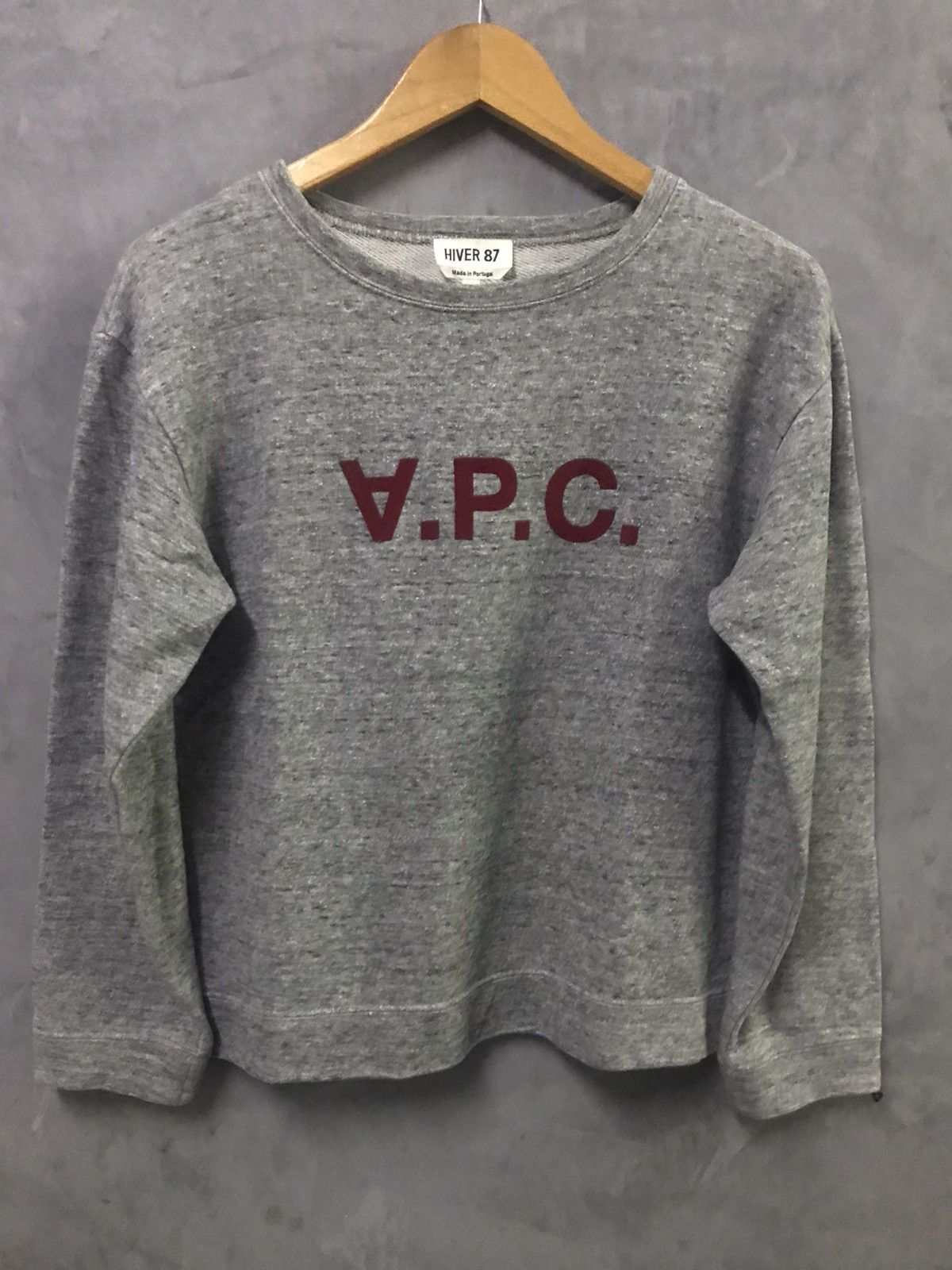A.P.C. A.P.C - Hiver 87 Upside Logo Crop Sweatshirt Size M / US 6-8 / IT 42-44 - 1 Thumbnail