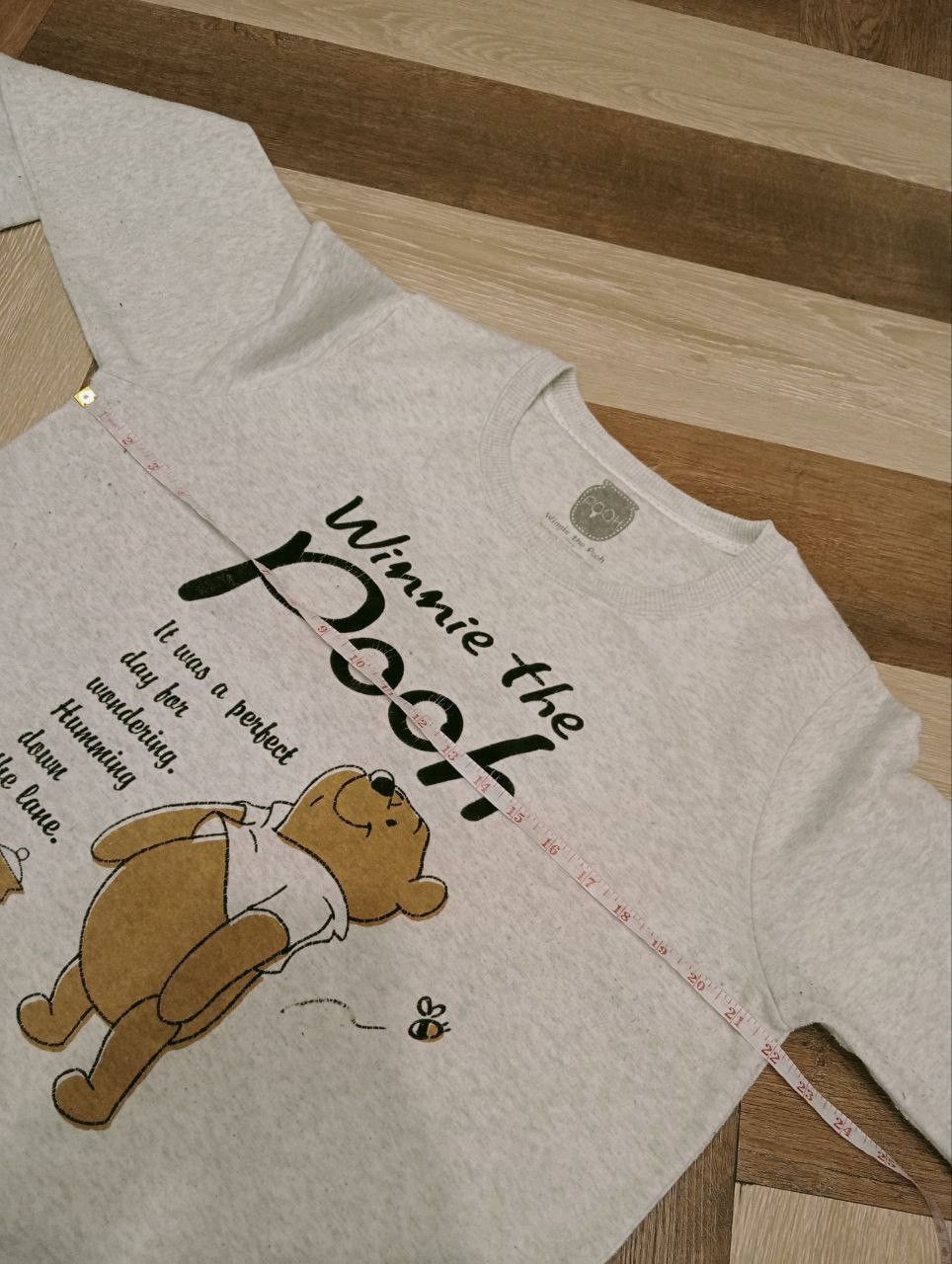 Disney WINNIE THE POOH CREWNECK - SIZE L Size US L / EU 52-54 / 3 - 7 Thumbnail
