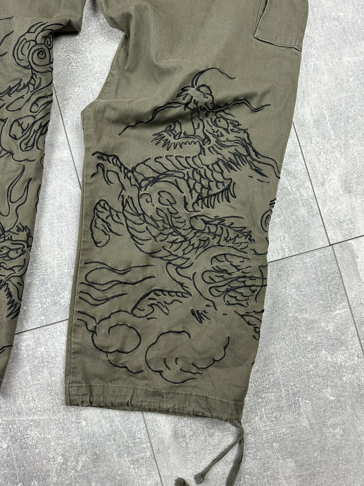Ed Hardy Ed Hardy X Urban Outfitters Japanese Cargo Dragon Pants Size US 30 / EU 46 - 4 Thumbnail