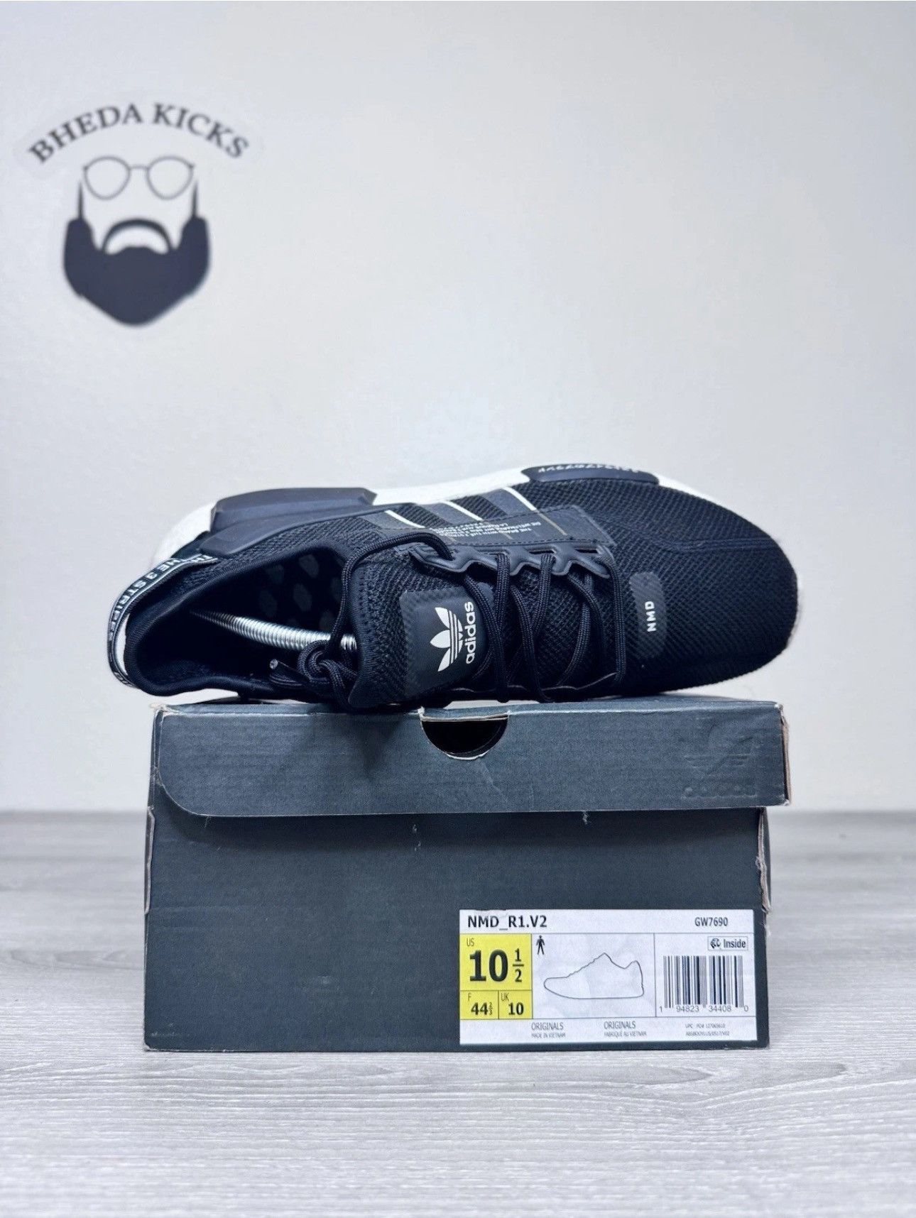 Adidas Adidas NMD R1.V2 GW7690 size 10.5 Size US 10.5 / EU 43-44 - 8 Thumbnail