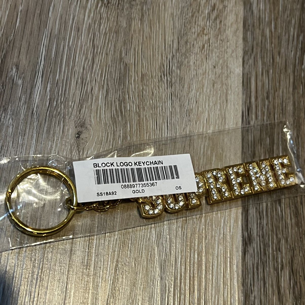 Supreme Supreme Block Logo Keychain Gold Size ONE SIZE - 19 Thumbnail