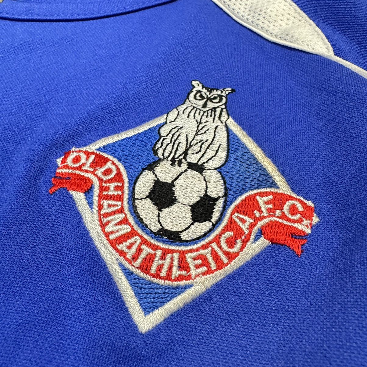 Sports Specialties Oldham Athletic 04/05 home shirt (bnwt) Size US M / EU 48-50 / 2 - 4 Thumbnail