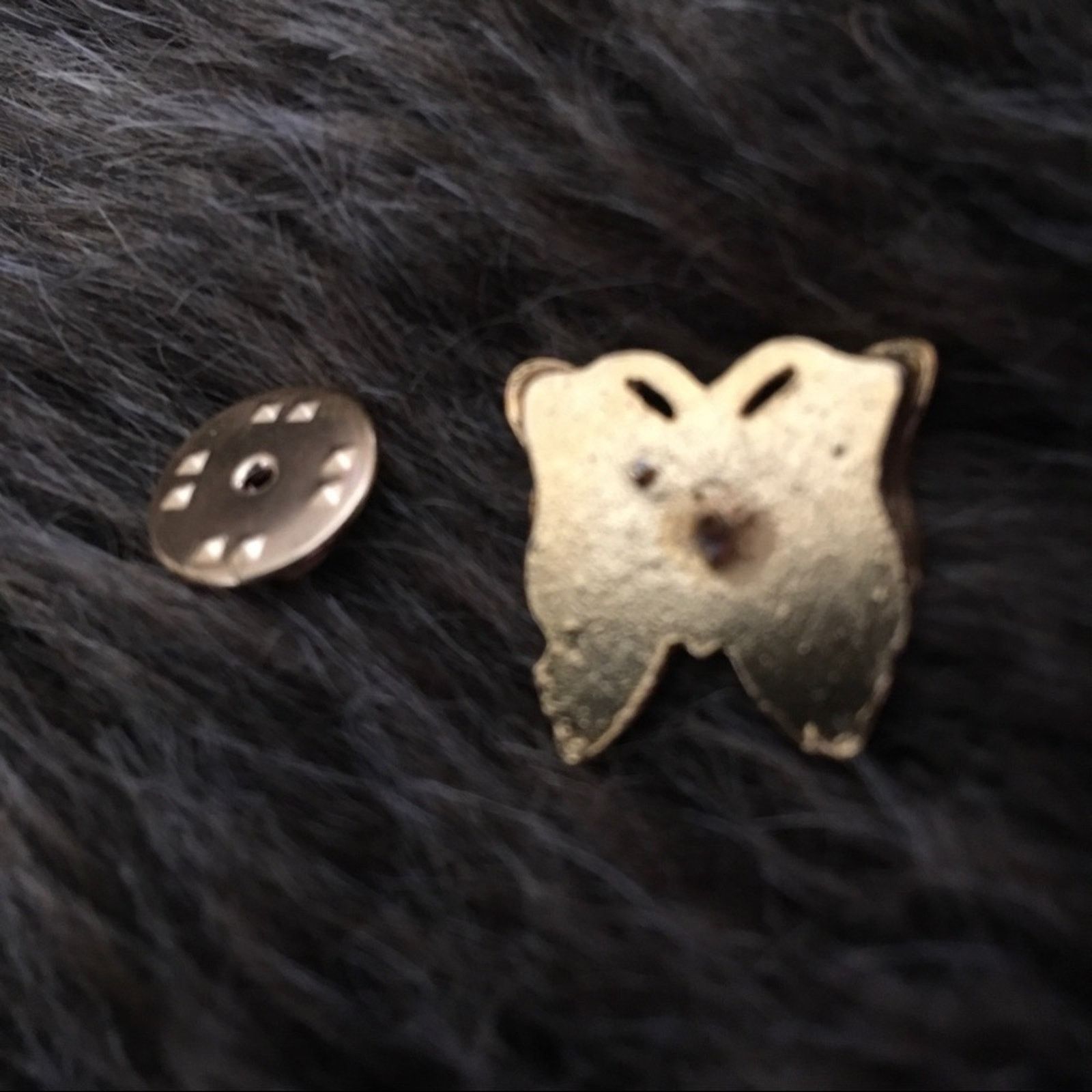 Vintage Vintage matte gold tone butterfly tac lapel pin Size ONE SIZE - 3 Thumbnail
