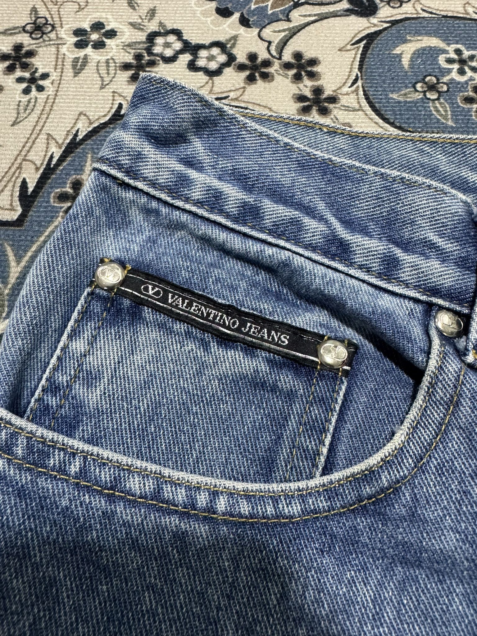 Valentino × Vintage Vintage Valentino Classic Blue Loose Jeans Size US 33 - 5 Thumbnail