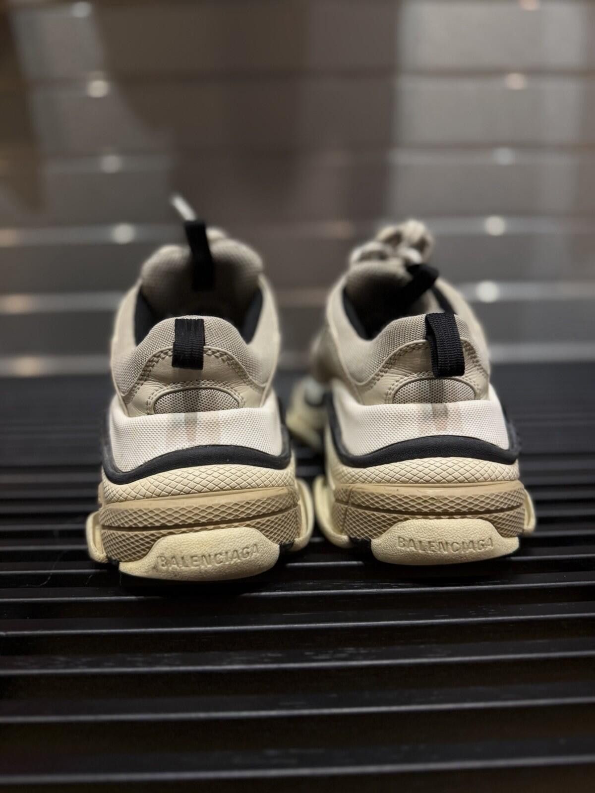 Balenciaga Balenciaga Triple S Chunky Sneakers Size 35EU/5US (W) Size US 5 / IT 35 - 9 Thumbnail