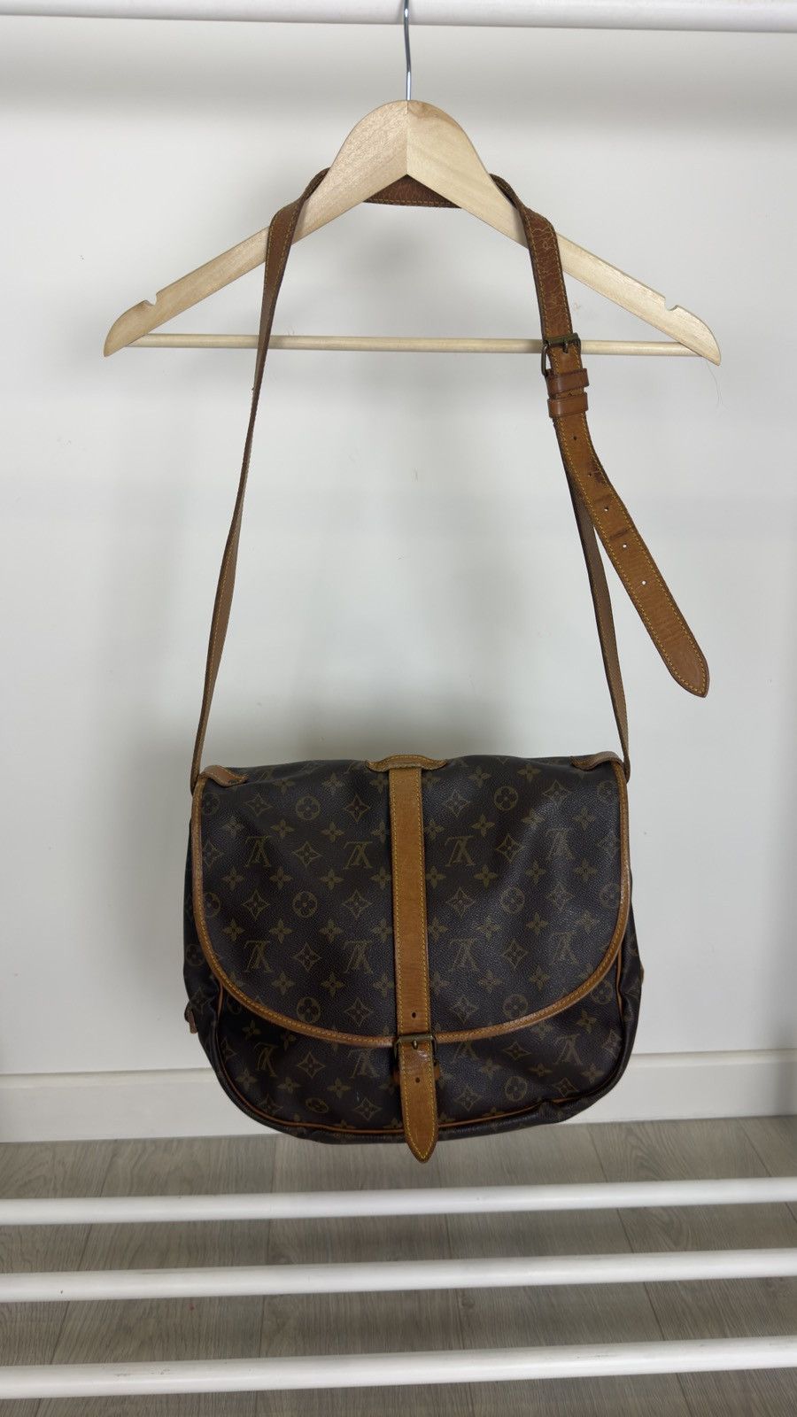 Louis Vuitton Louis Vuitton vintage Saumur 35 Monogram Crossbody Size ONE SIZE - 1 Thumbnail