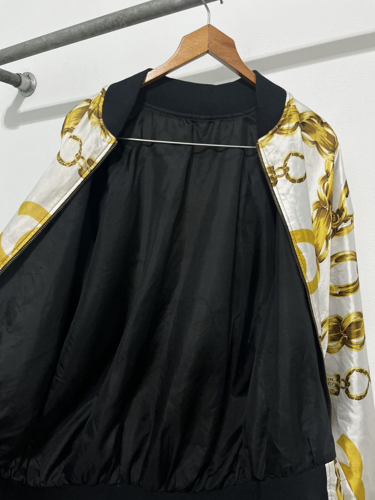 Chanel 1980s Bootleg Chanel Silk Gold Chain Print Bomber Jacket Size US M / EU 48-50 / 2 - 7 Thumbnail