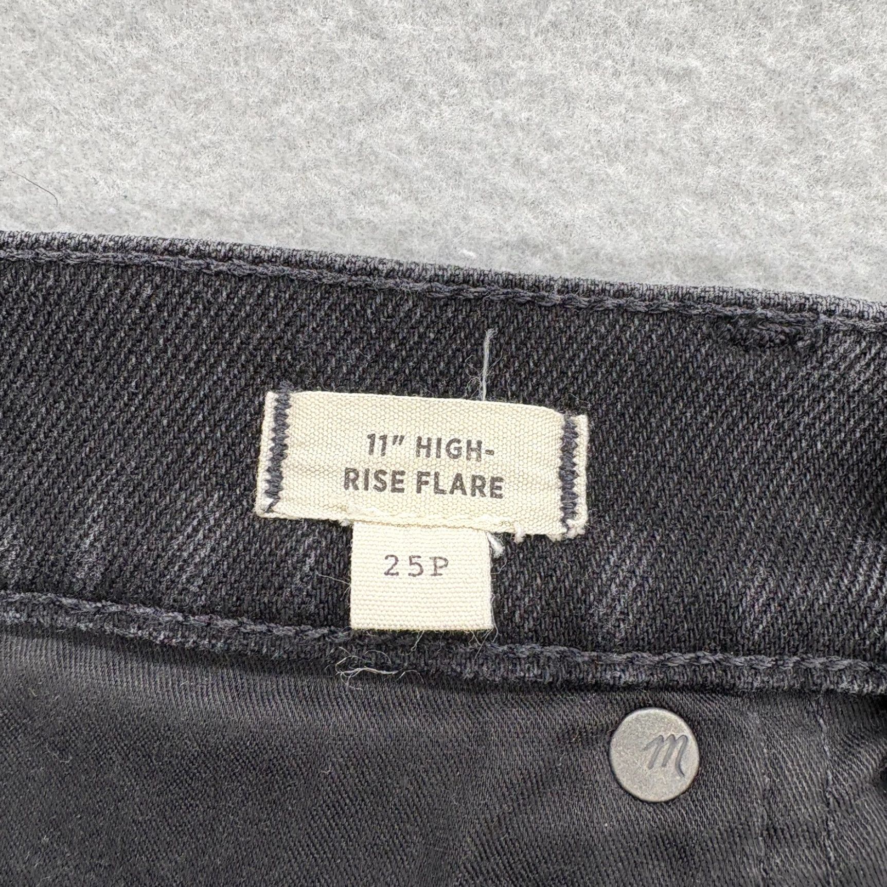 Madewell Madewell Jeans Flared Jeans Womens 25P Black Charcoal Wash Stretch High Rise 5-Pocket Denim Size 42" / US 20 - 5 Thumbnail