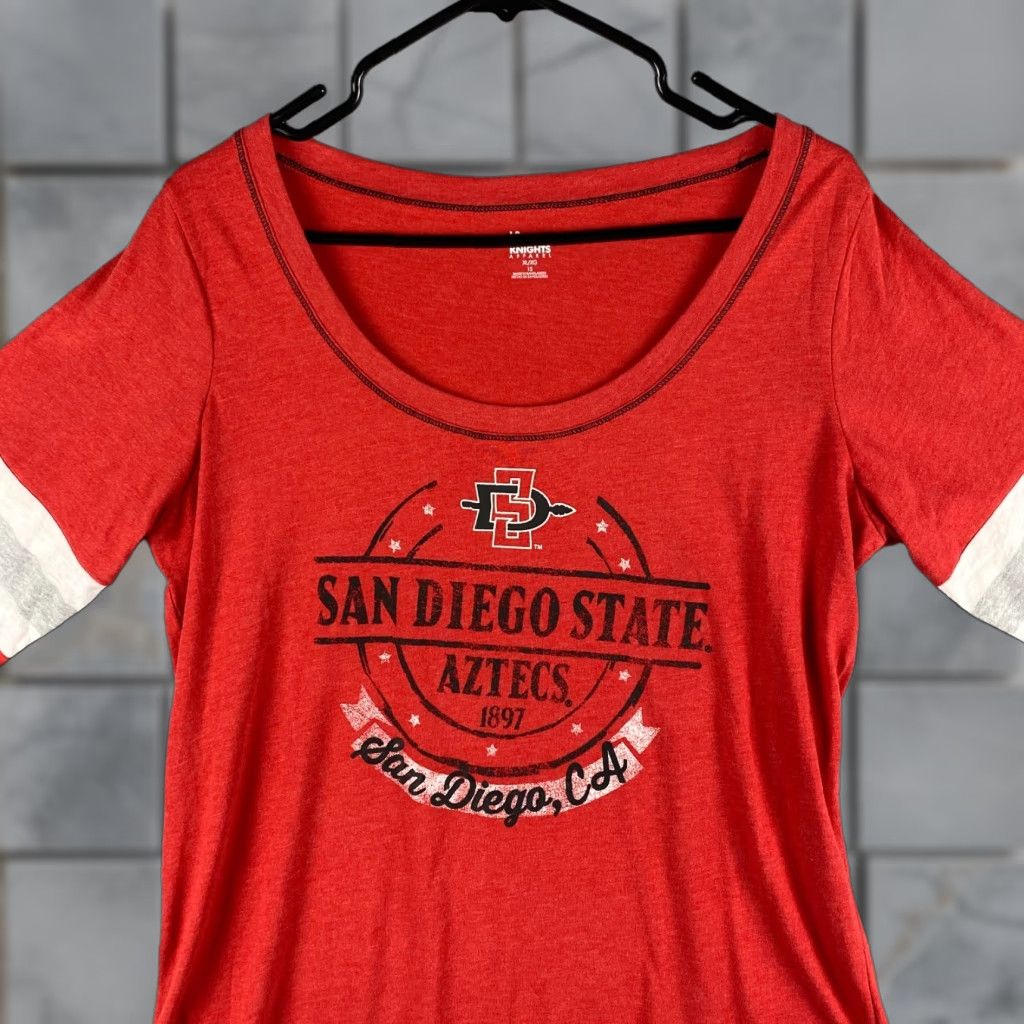 Vintage VINTAGE San Diego State Aztecs Shirt Knights Apparel Raglan Sleeve Red XL Womens Regular Fit Centered Aztec Modern Logo T-Shirt Size XL / US 12-14 / IT 48-50 - 1 Thumbnail