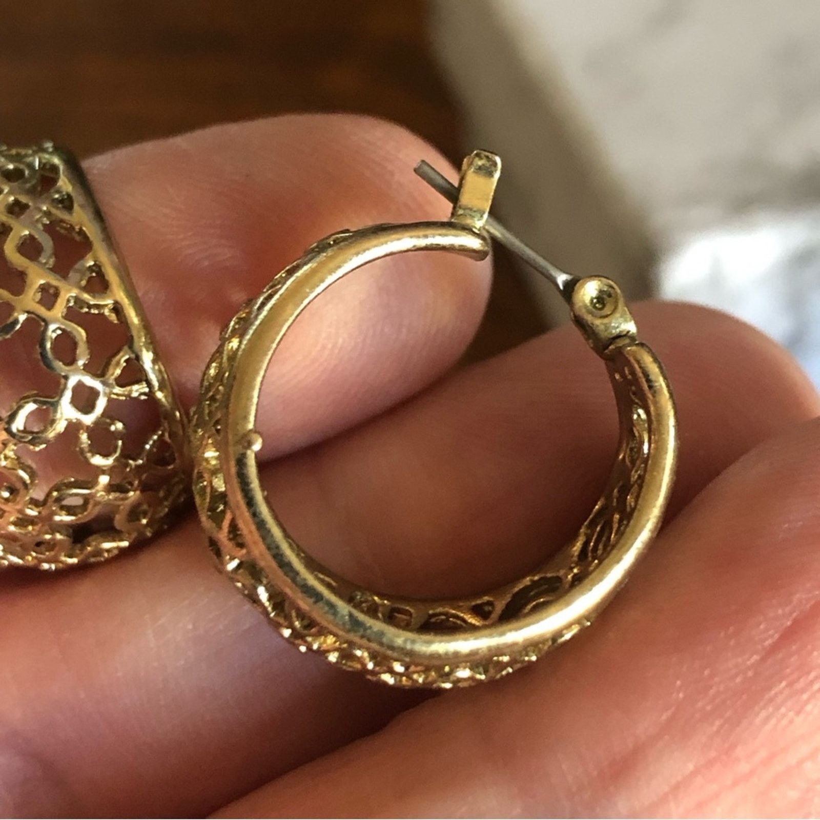 Vintage Vintage gold plated filigree small hoop earrings Size ONE SIZE - 5 Thumbnail