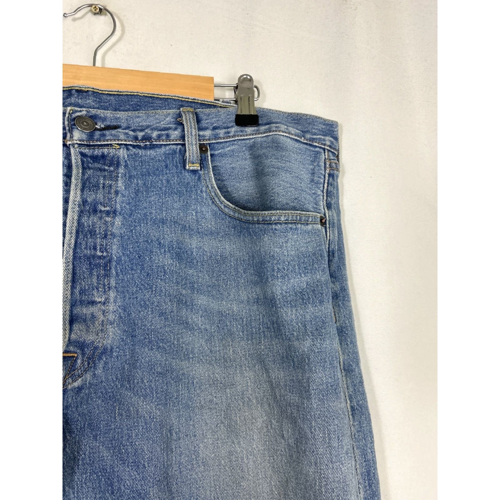 Levi's Levi’s 501 Jeans Mens 38x32 Medium Wash Blue Button Fly Belt Loops Straight Regular Belted Size US 38 / EU 54 - 5 Thumbnail