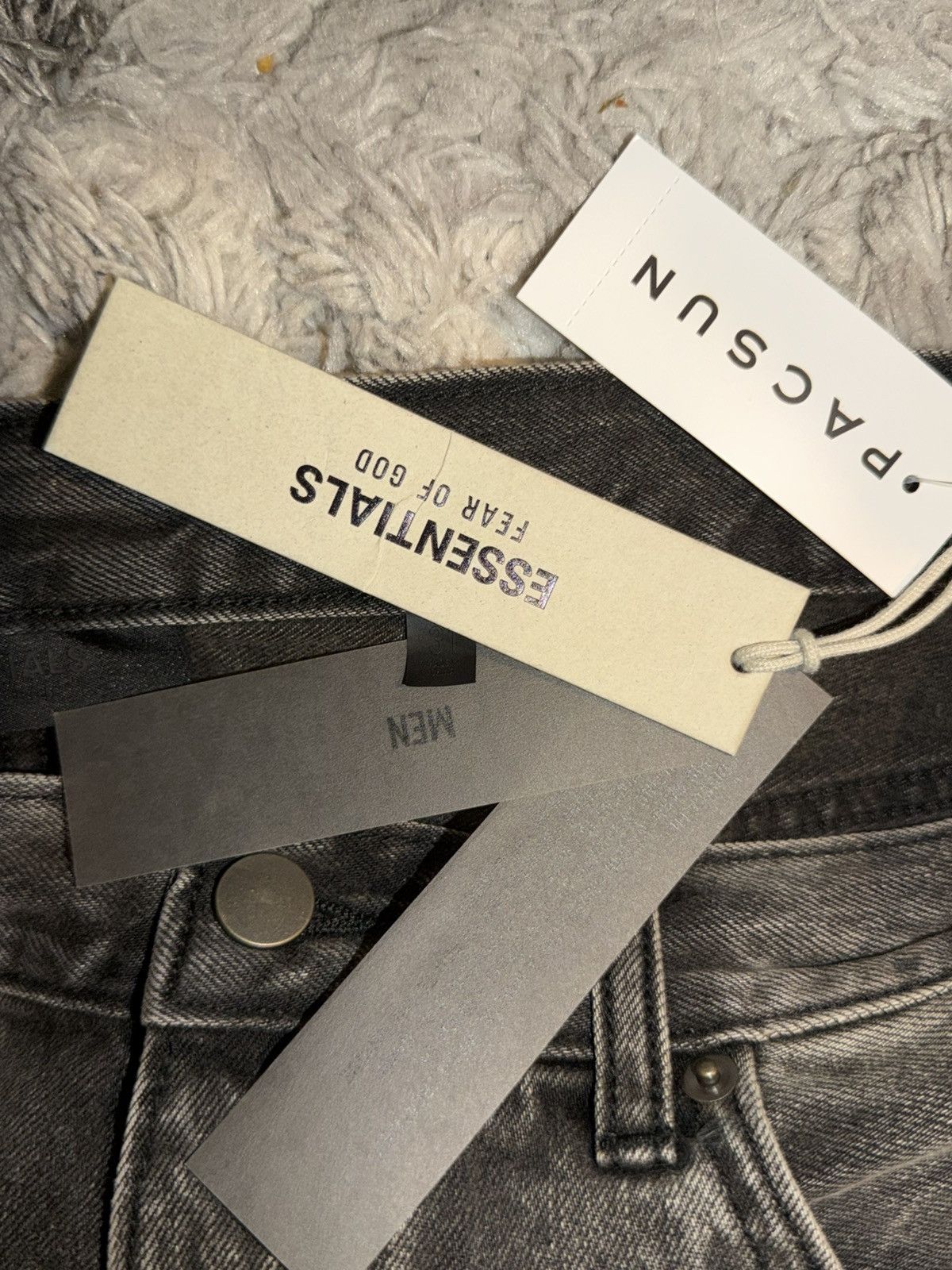 Essentials FEAR OF GOD ESSENTIALS BLACK WASHED DENIM JEANS IN SIZE 31 Size US 31 - 6 Thumbnail