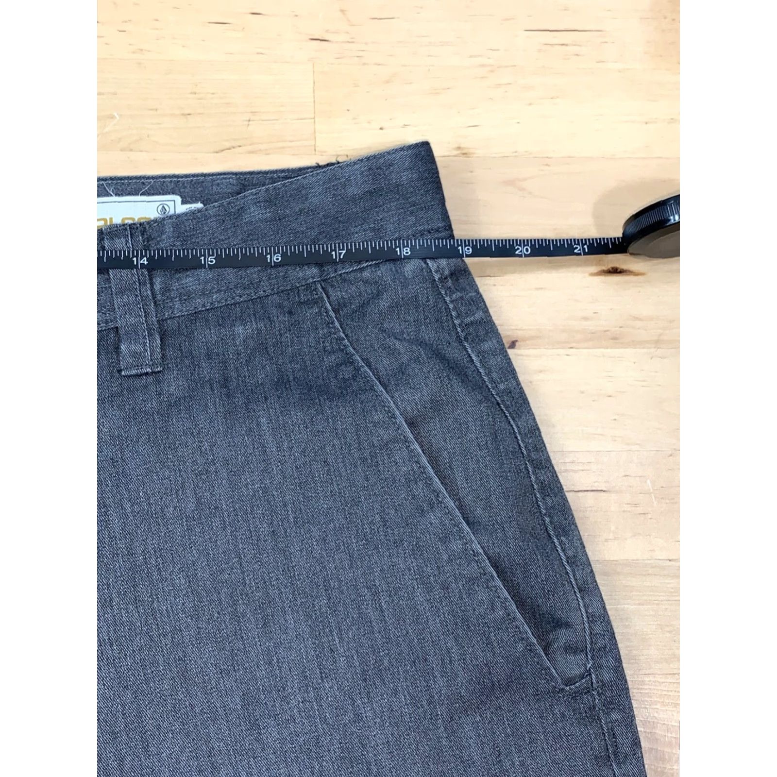 Volcom Volcom Pants Mens Chino Flat Front Tapered Leg 36 Gray Volcom Brand Pants Mens Regular 36 in Gray Vintage: No N/A Size US 36 / EU 52 - 6 Thumbnail
