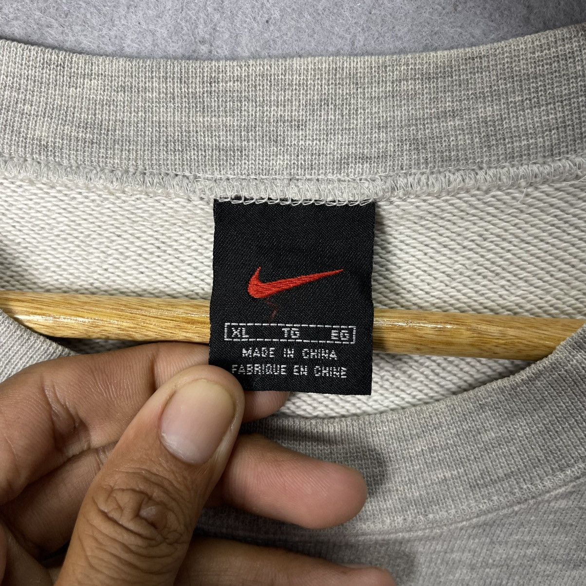 Nike Nike Vintage Minimal Logo Sweatshirt Size US XL / EU 56 / 4 - 7 Thumbnail