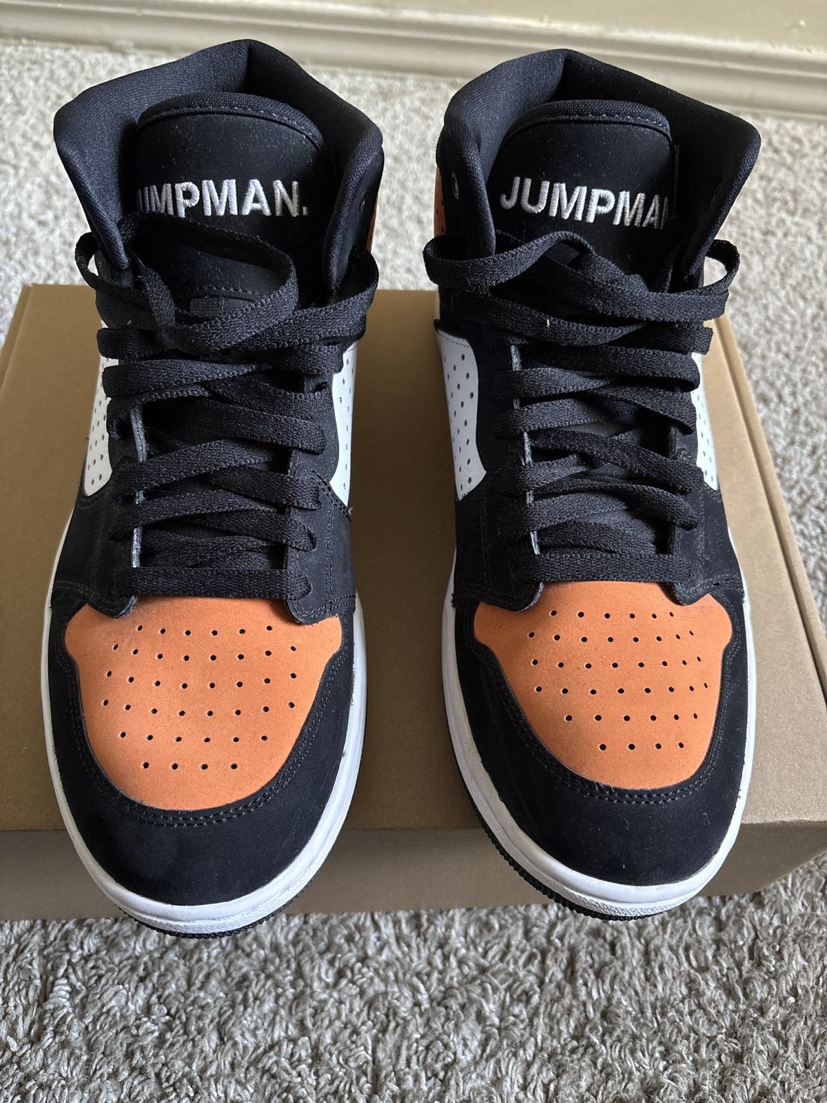 Jordan Brand Jordan Black and Orange Sneakers Size US 9 / EU 42 - 3 Thumbnail