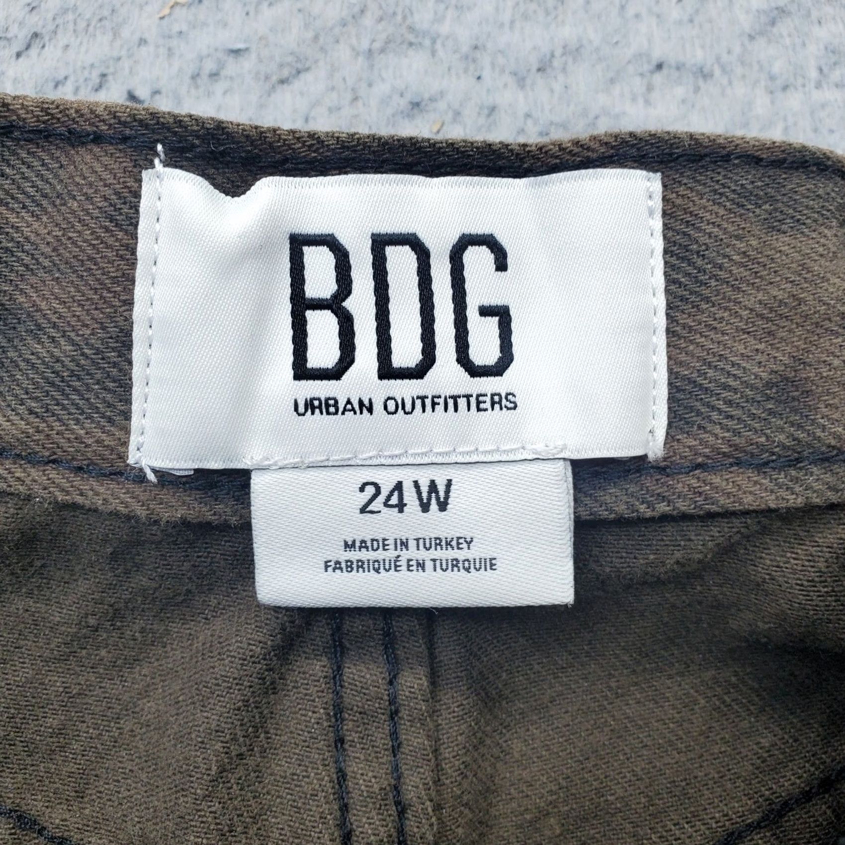 Urban Outfitters BDG Urban Outfitters Womens Baggy Jeans 24W Multicolor Leopard Print Wide Leg Jeans Size 24W Womens Size 42" / US 20 - 7 Thumbnail