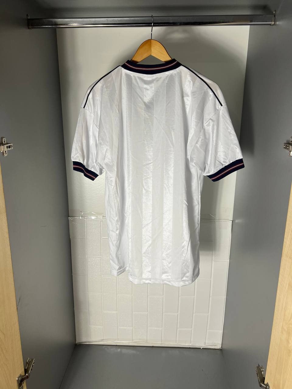Vintage VERY RARE UMBRO ENGLAND SOCCER JERSEY RETRO MANCHESTER 90s Size US L / EU 52-54 / 3 - 7 Thumbnail