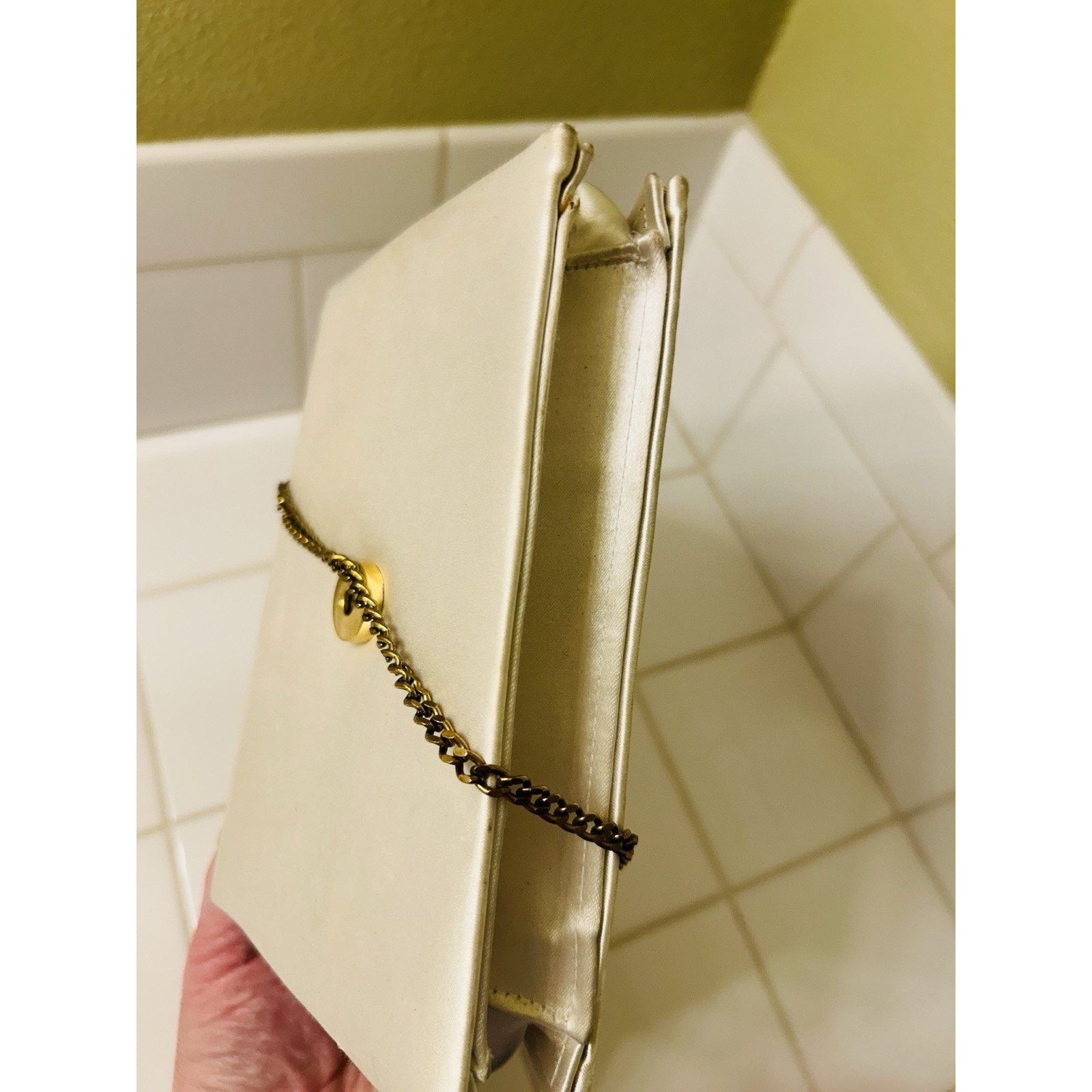 Other Vintage Dyeables Ivory Satin Purse With Metal Gold Chain Size ONE SIZE - 6 Thumbnail