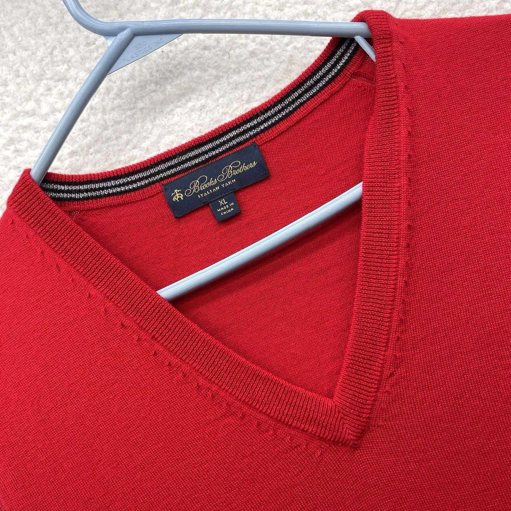 Brooks Brothers Brooks Brothers Sweater Vest Mens XL V-Neck Red Wool Knit Golf Vest Size US XL / EU 56 / 4 - 2 Thumbnail