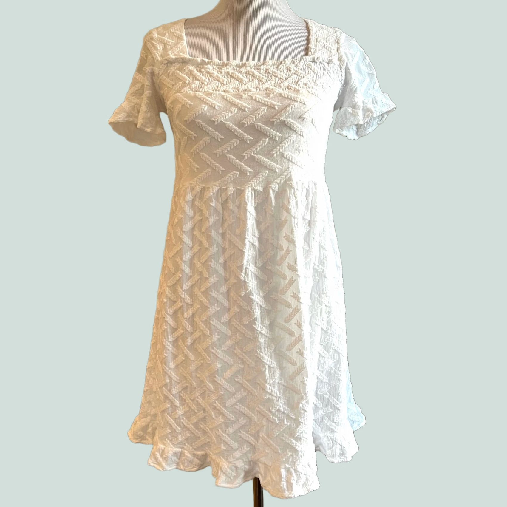 Vintage Line and Dot White Dress Cotton Short Sleeve Textured Ruffle Hem XS Women’s Dress Size 26" / US 2 / IT 38 - 1 Thumbnail