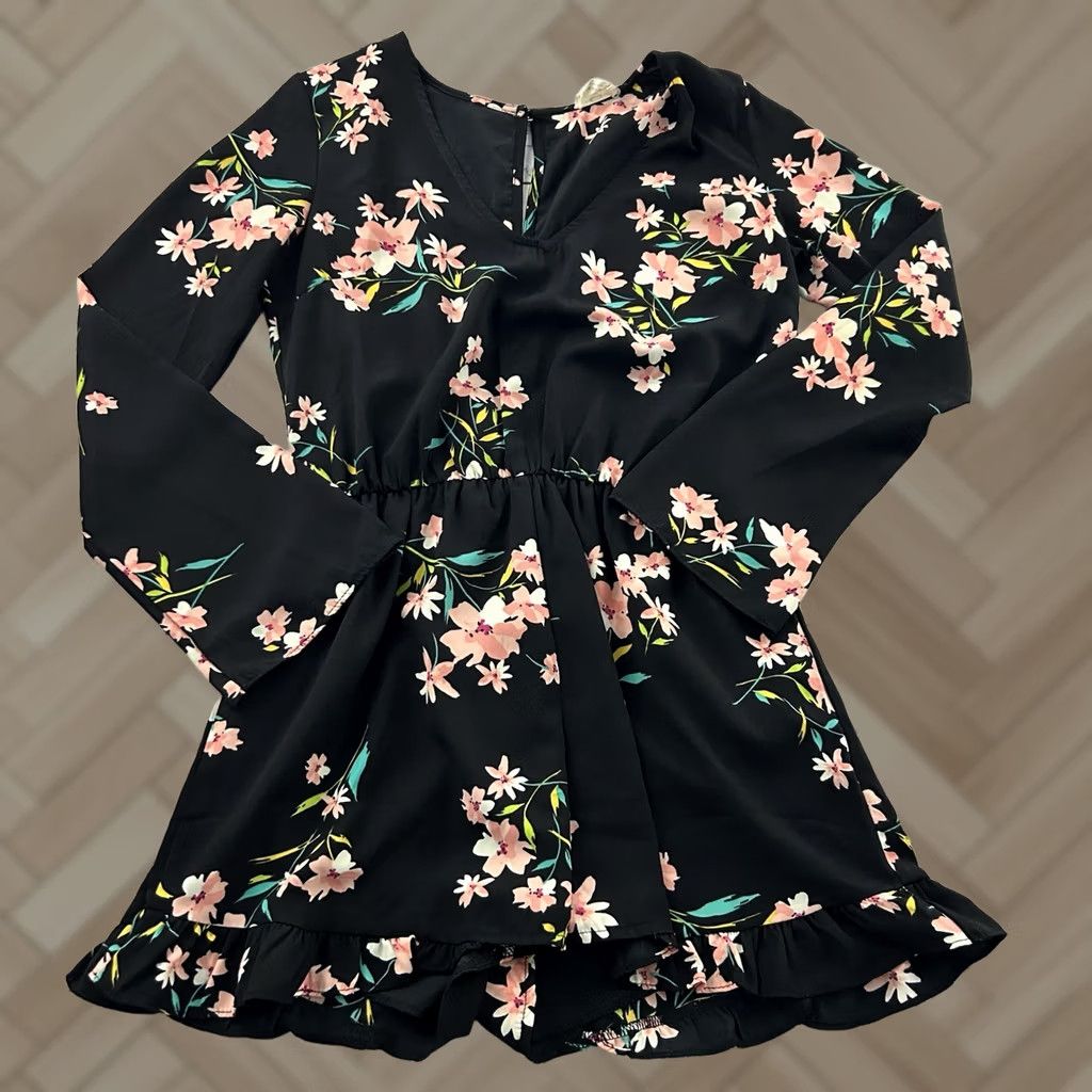 Needles Pins and Needles Floral Open Back Romper Women's M Black Size 32" / US 10 / IT 46 - 1 Thumbnail