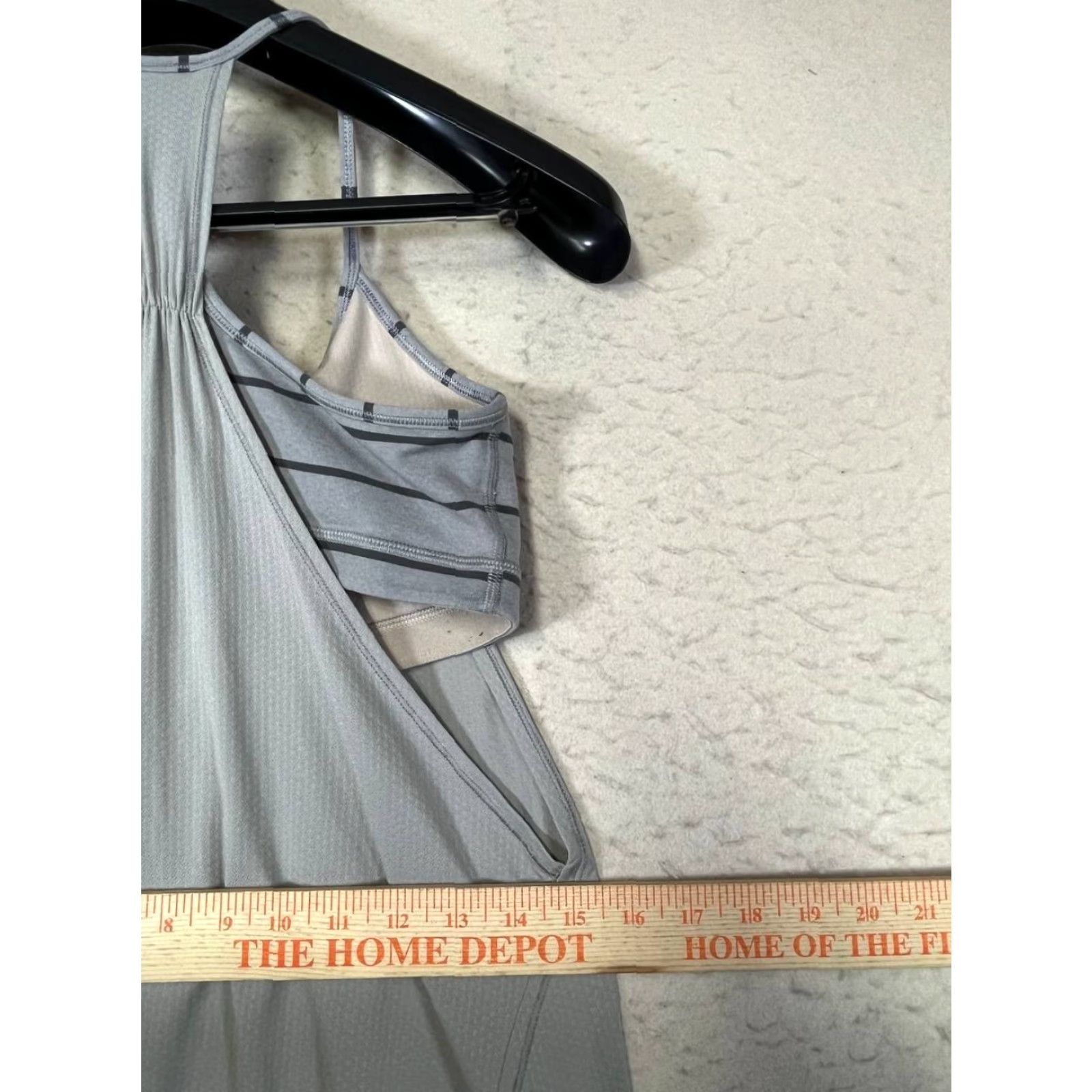 Lululemon Lululemon Built-In Bra Tank Top Women’s Gray Size 8 Activewear Shirt Sleeveless Yoga Size M / US 6-8 / IT 42-44 - 4 Thumbnail