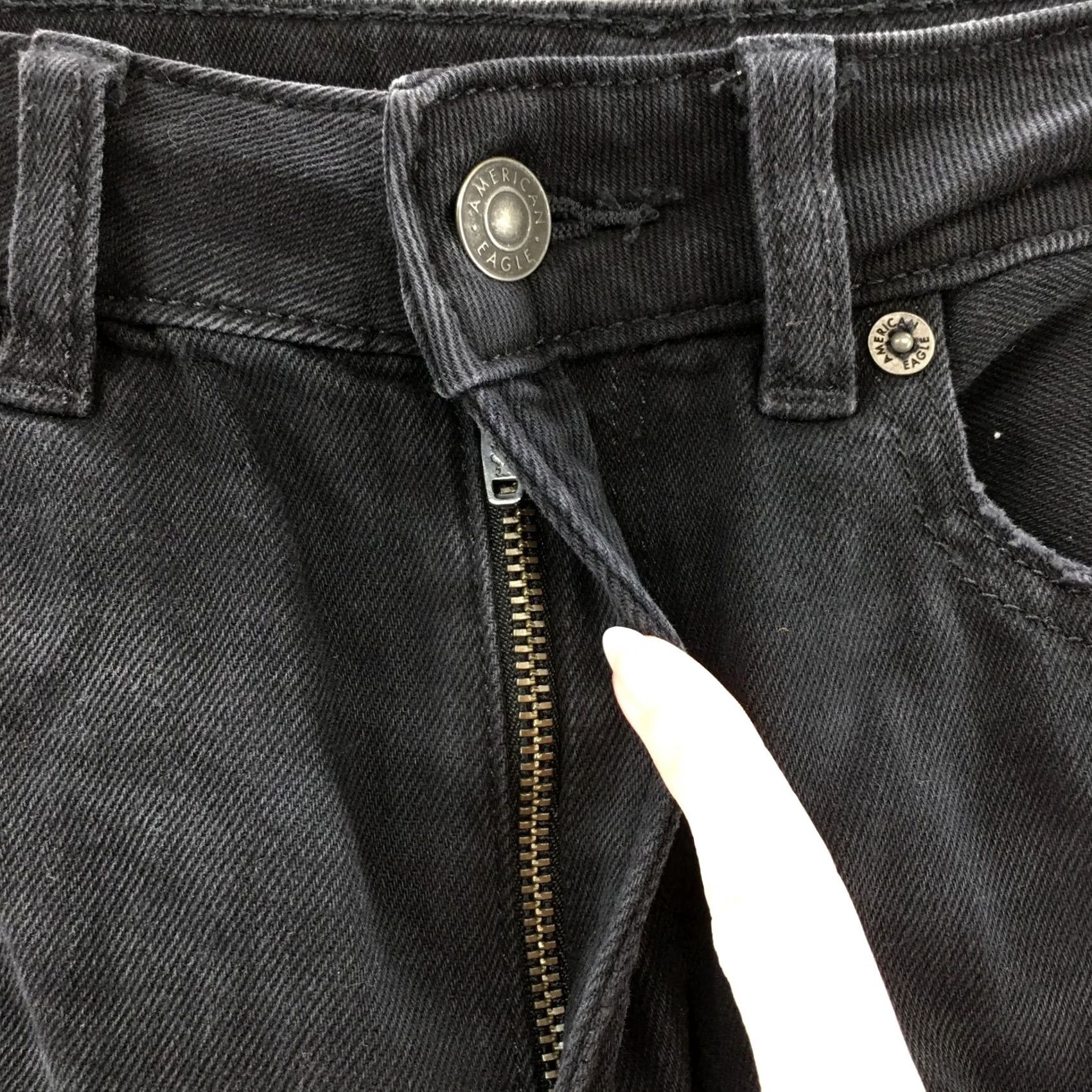 American Eagle Outfitters American Eagle Mom Jeans Womens 4R Black High Rise Distressed Size 27" / US 4 / IT 40 - 3 Thumbnail