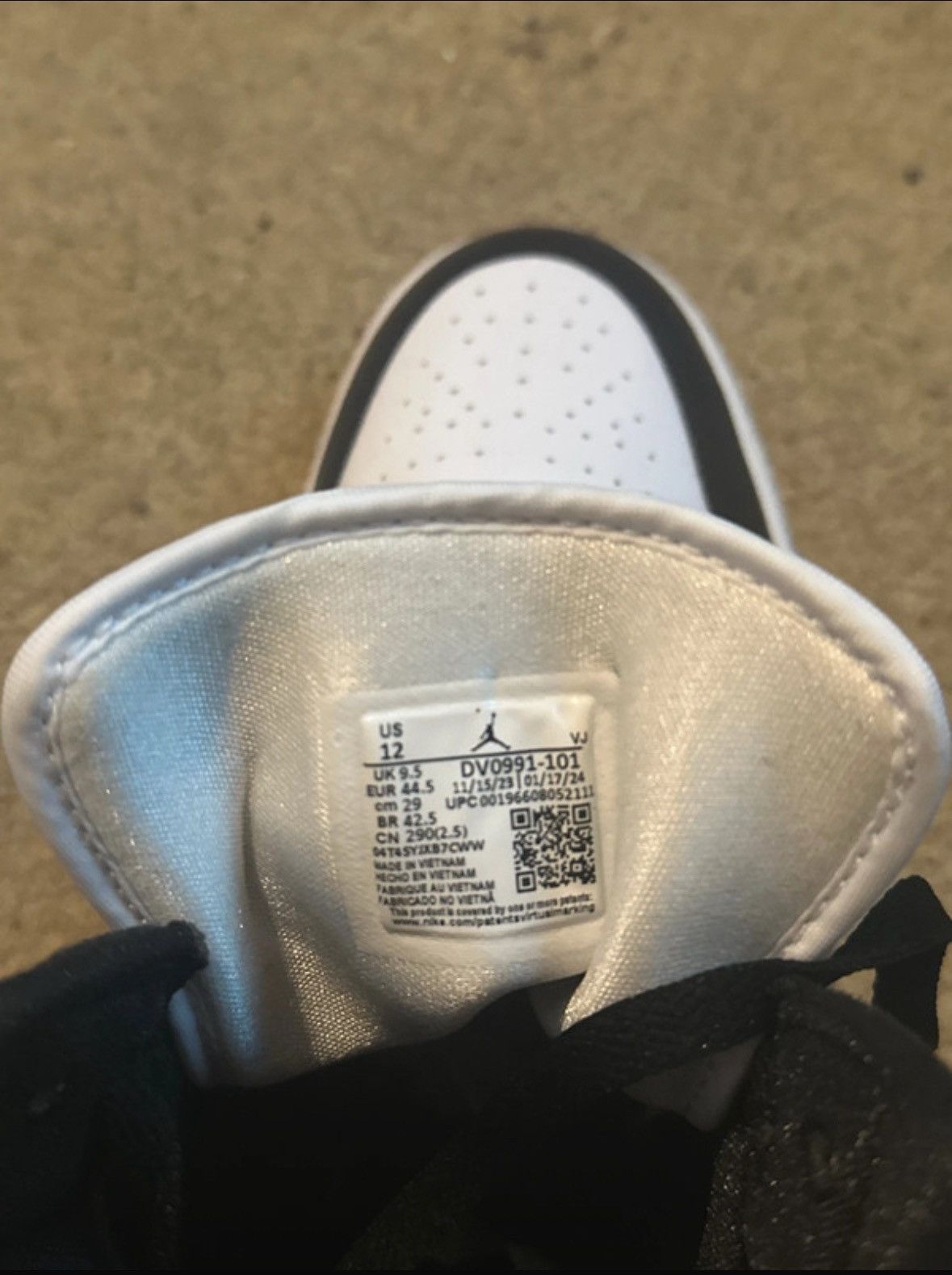 Nike Jordan 1 mid black/white Size US 9.5 / EU 42-43 - 2 Thumbnail