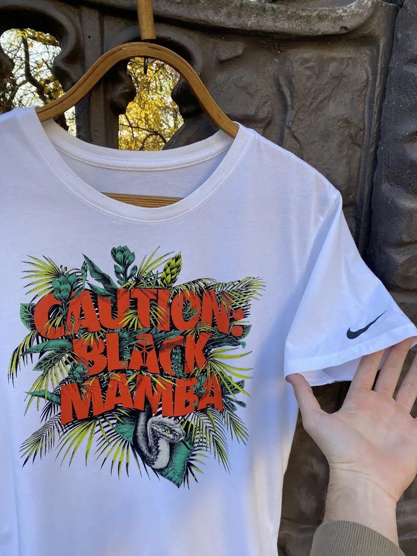Nike × Vintage Vintage Nike Basketball x Kobe Brayant Caution Black Mamba Size US M / EU 48-50 / 2 - 6 Thumbnail