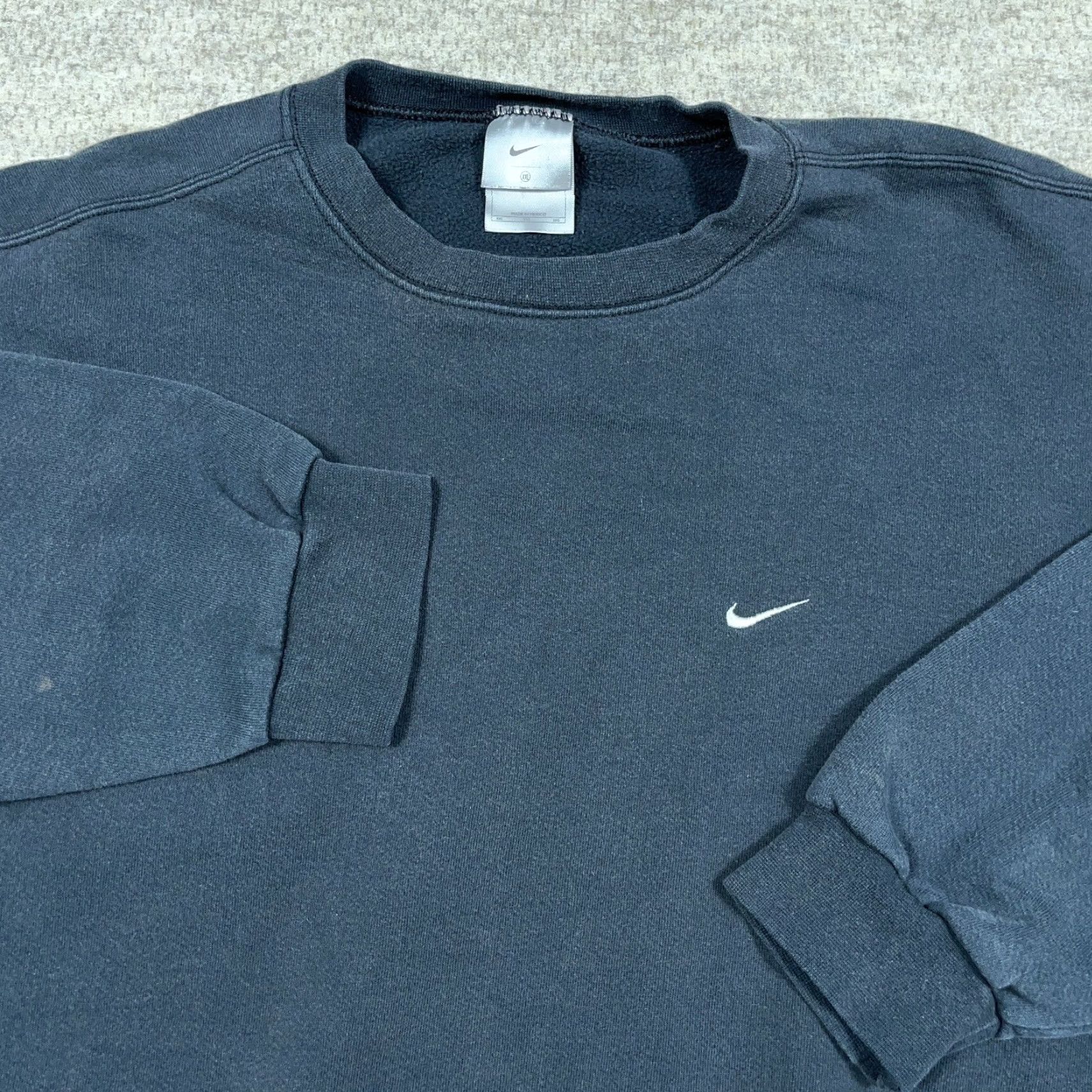 Nike VINTAGE Nike Sweatshirt Men 2XL Gray Crewneck Pullover Hoodie Pockets All Seasons Solid 2000s Sports Nike Sportswear Mens Sweatshirt Size US XXL / EU 58 / 5 - 4 Thumbnail