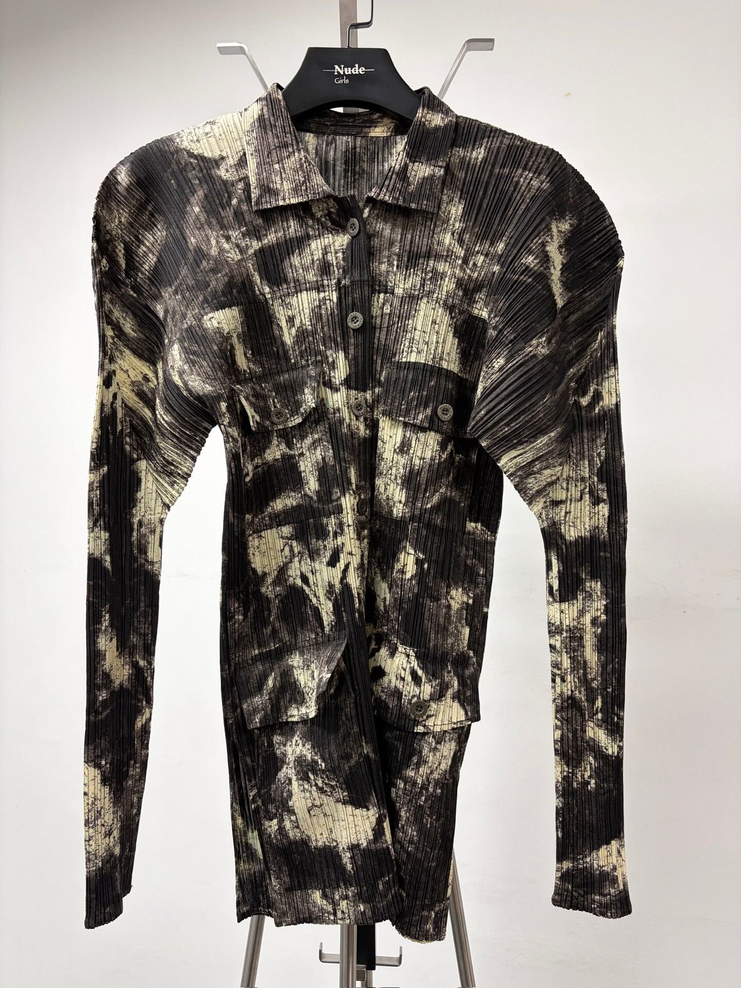 Pleats Please Issey Miyake Pleats Please ISSEY MIYAKE Shirt Size L / US 10 / IT 46 - 1 Thumbnail