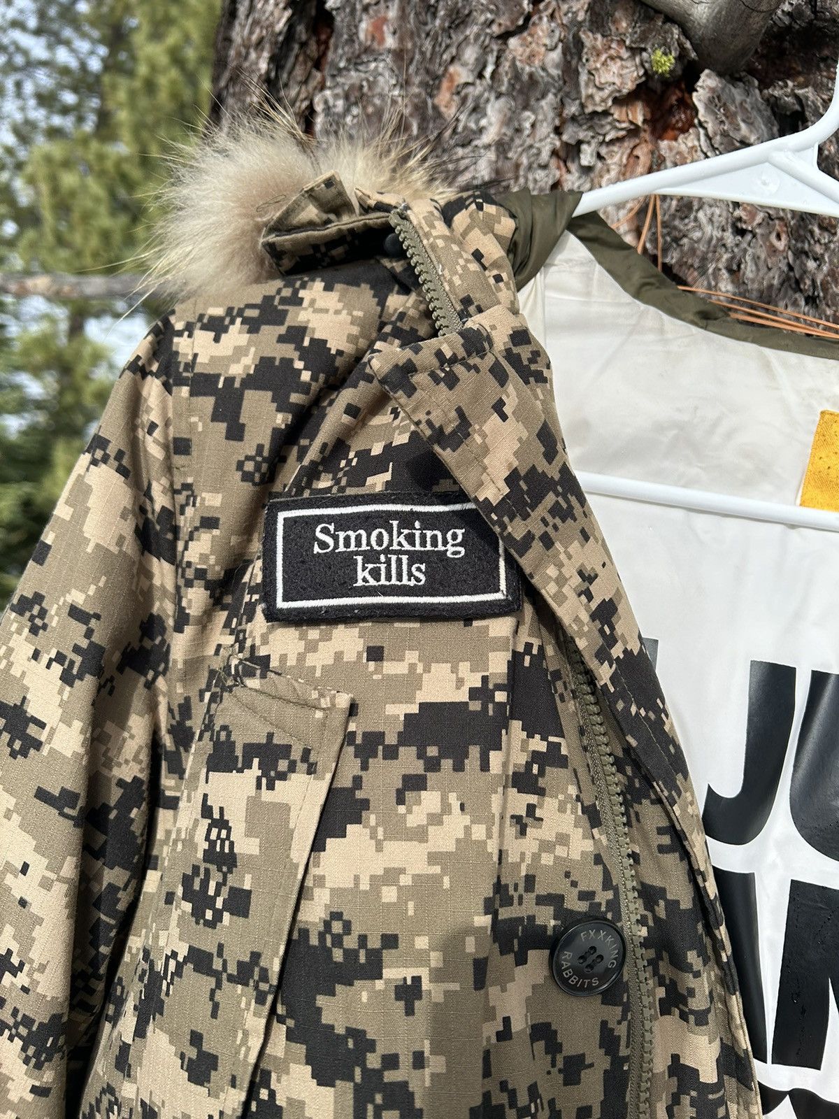 FR2 Fxxking Rabbits Smoking Kills Camo Parka Size US M / EU 48-50 / 2 - 4 Thumbnail