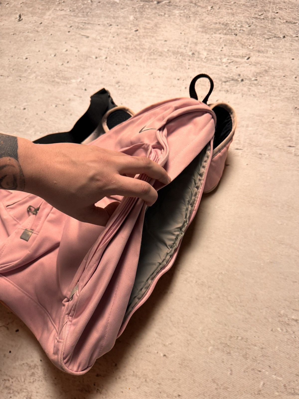 Nike × Vintage NIKE VINTAGE BROWN BASIC SLING BAG DRIP DROLL Size ONE SIZE - 6 Thumbnail