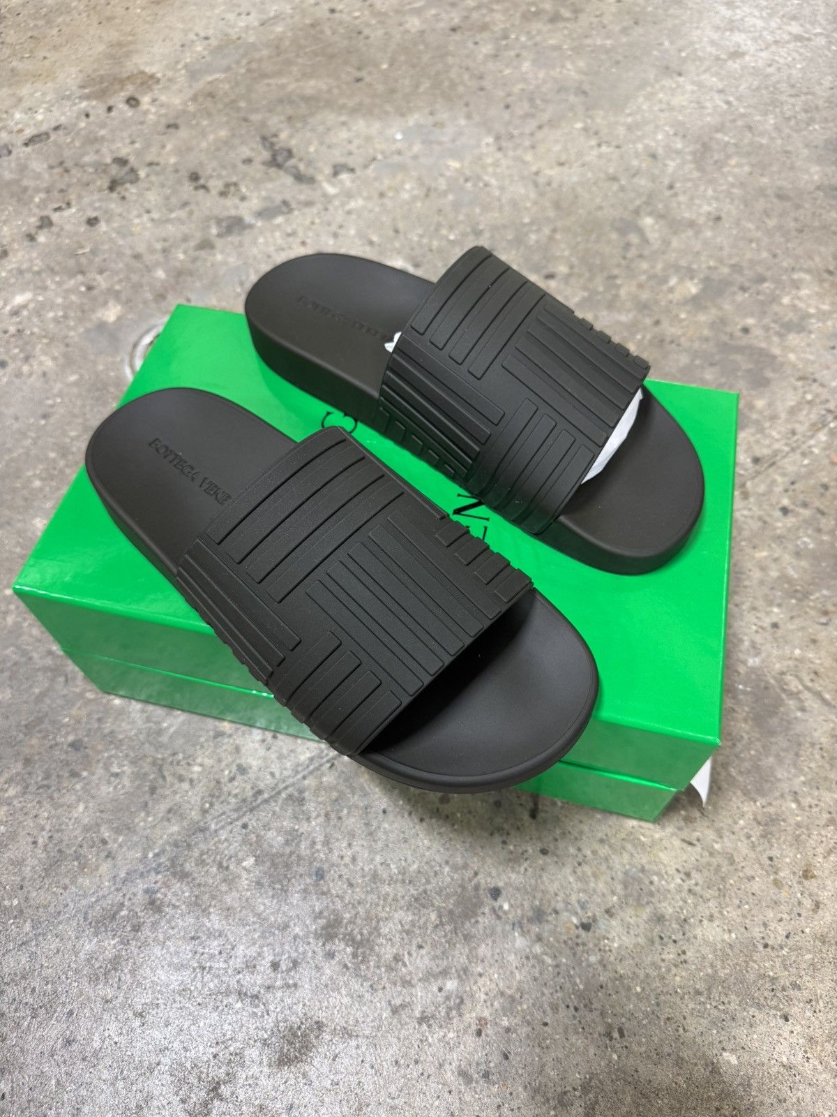 Bottega Veneta Bottega Veneta Embossed Rubber Slides NEW 550$ Size US 7 / EU 40 - 1 Thumbnail