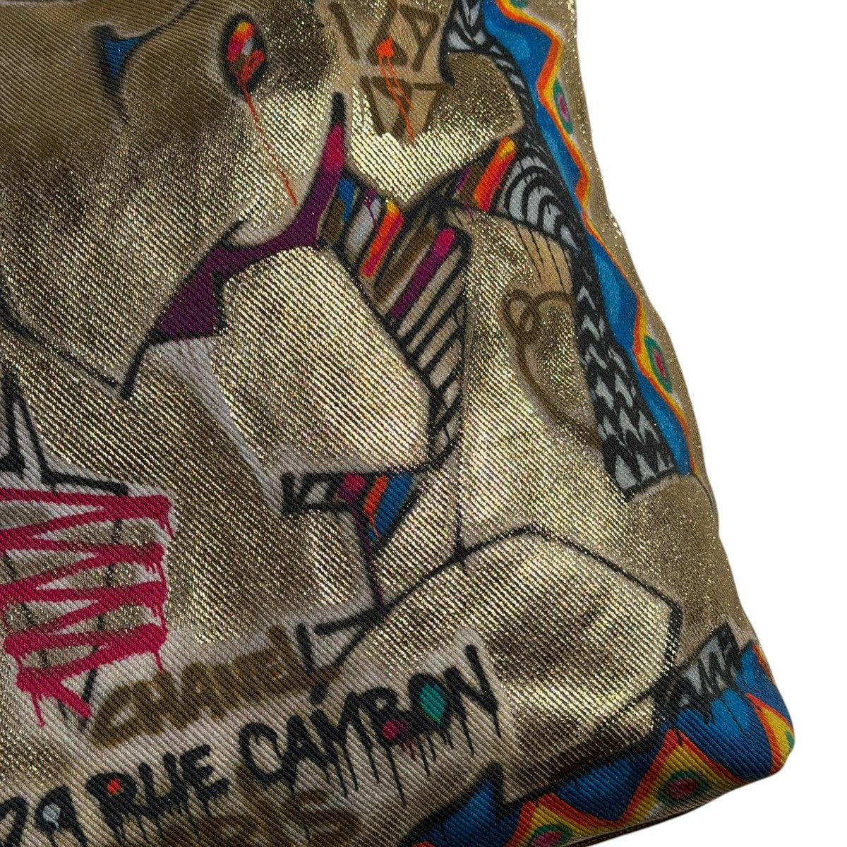 Chanel 2019 Graffiti XXL paris - new york tote Size ONE SIZE - 2 Thumbnail