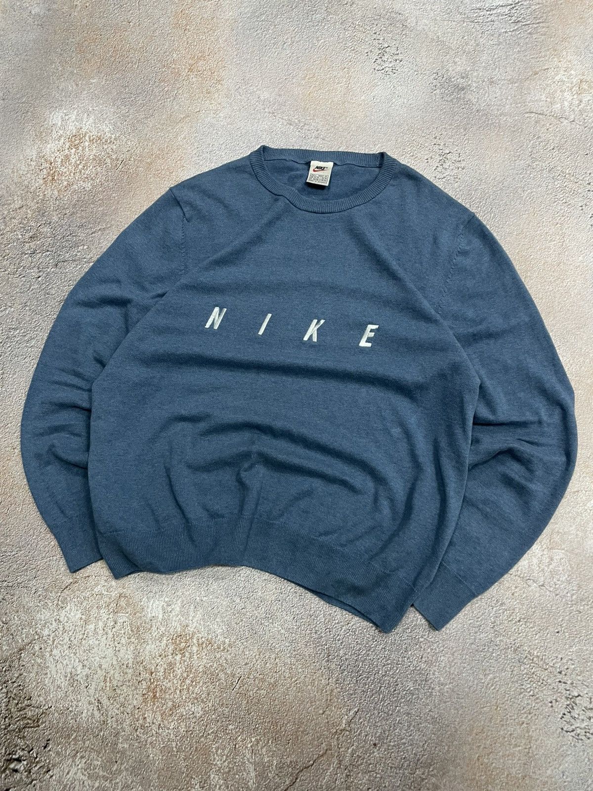 Nike Vintage Nike Center Logo Crew Neck Sweater Size US L / EU 52-54 / 3 - 2 Thumbnail