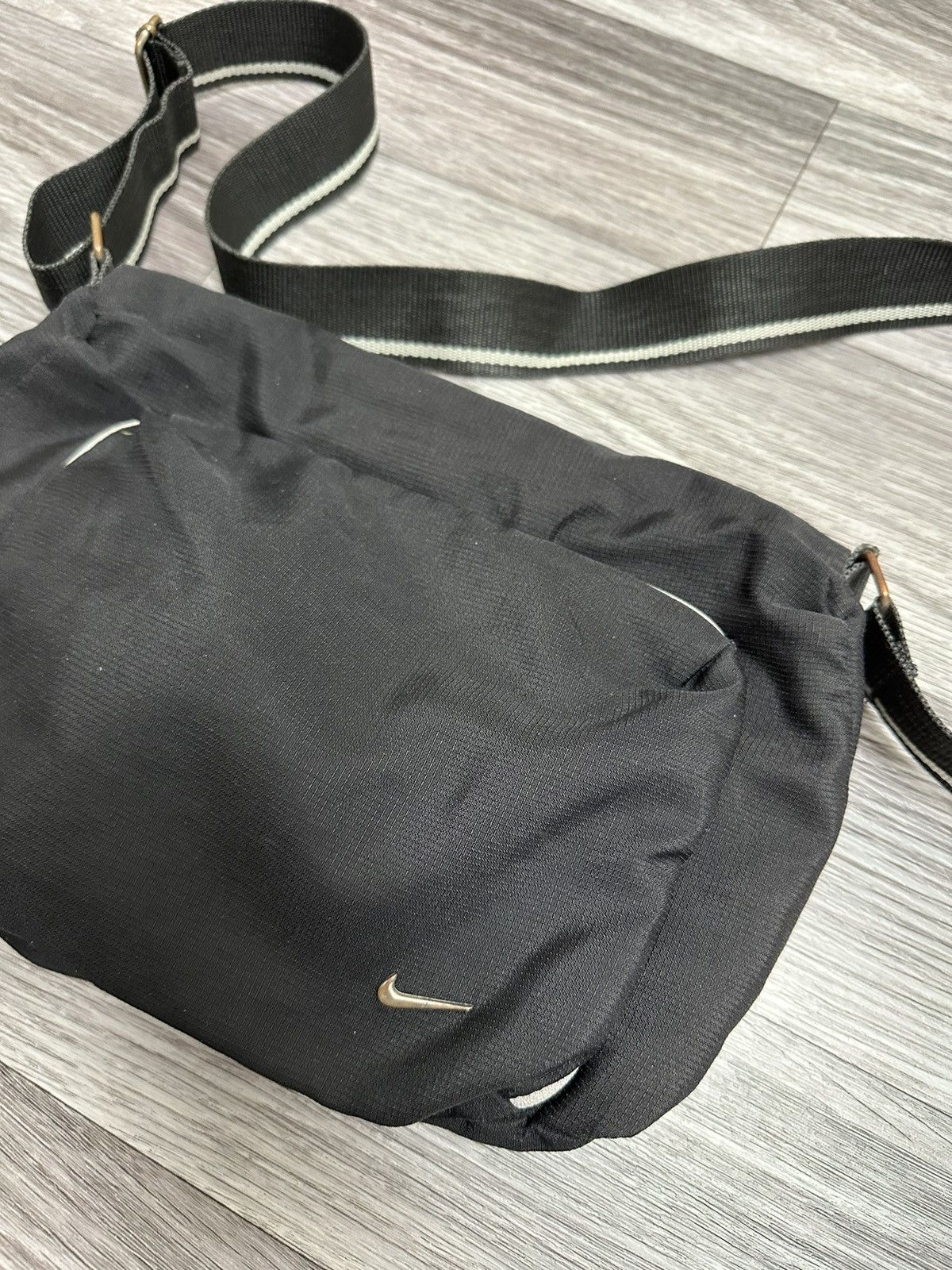 Nike Vintage Nike Swoosh Nylon Shoulder Bag Y2K Os Size ONE SIZE - 3 Thumbnail